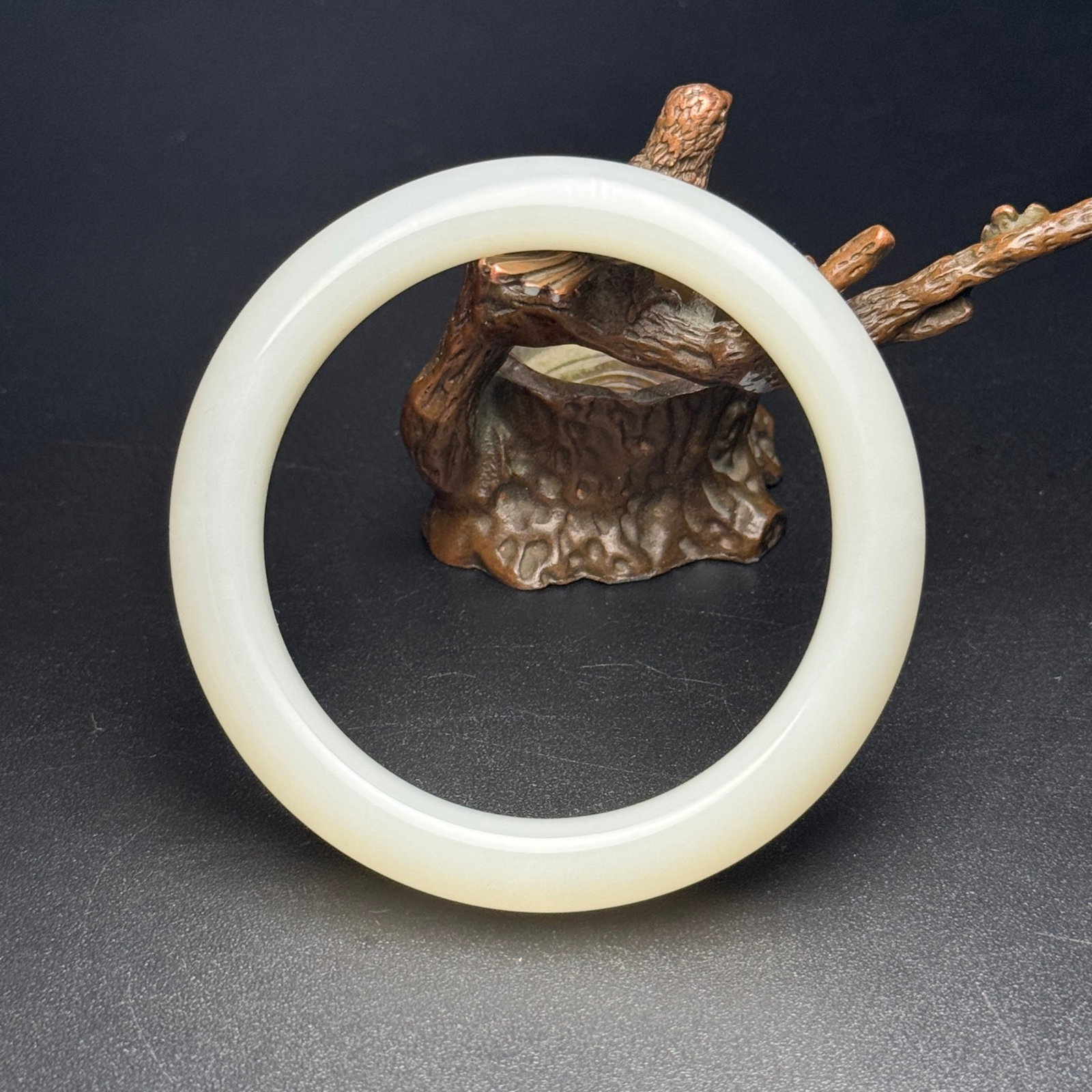 An Exquisite White Jade Bracelet: An Exquisite White Jade Bracelet,Qing Dynasty,China,Size:2.3inx3inx0.5in,Weight:57g 白玉手镯,中国清代