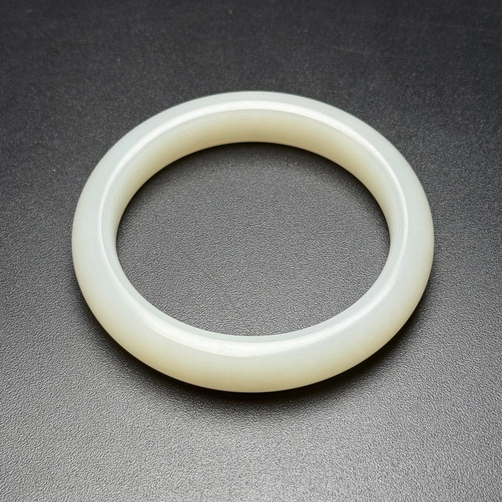 An Exquisite White Jade Bracelet - 2