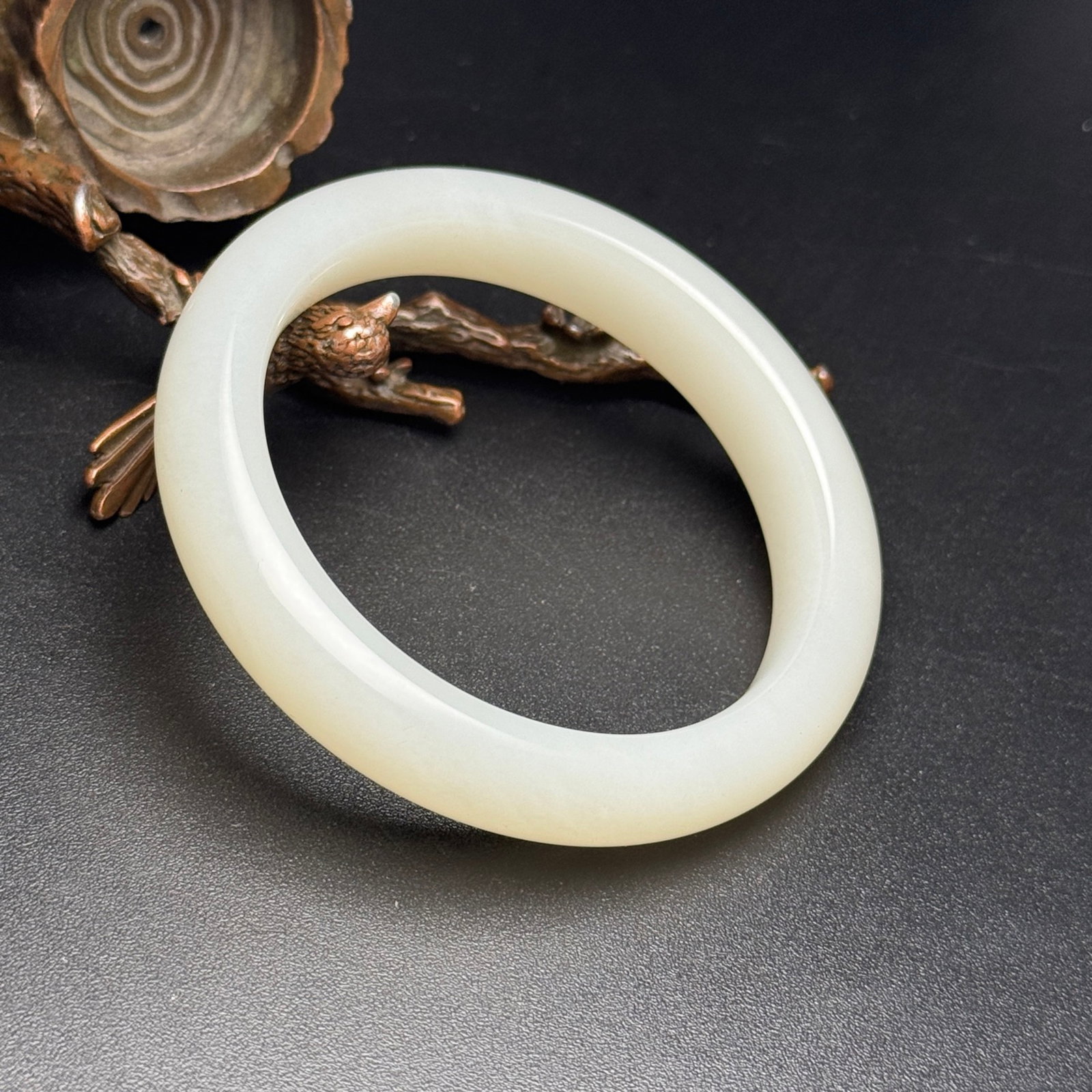 An Exquisite White Jade Bracelet - 3