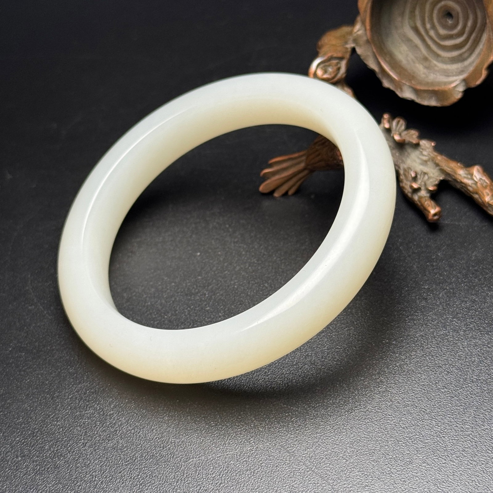 An Exquisite White Jade Bracelet - 4