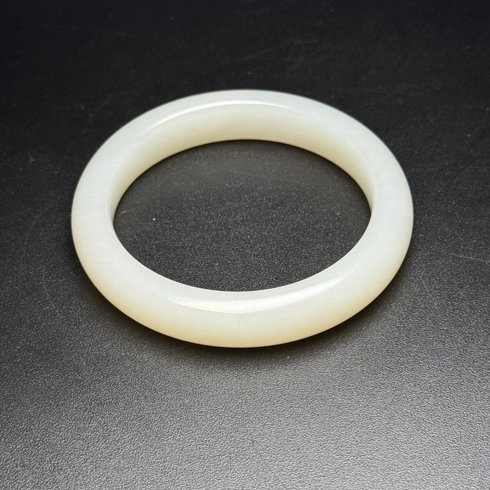 An Exquisite White Jade Bracelet - 5