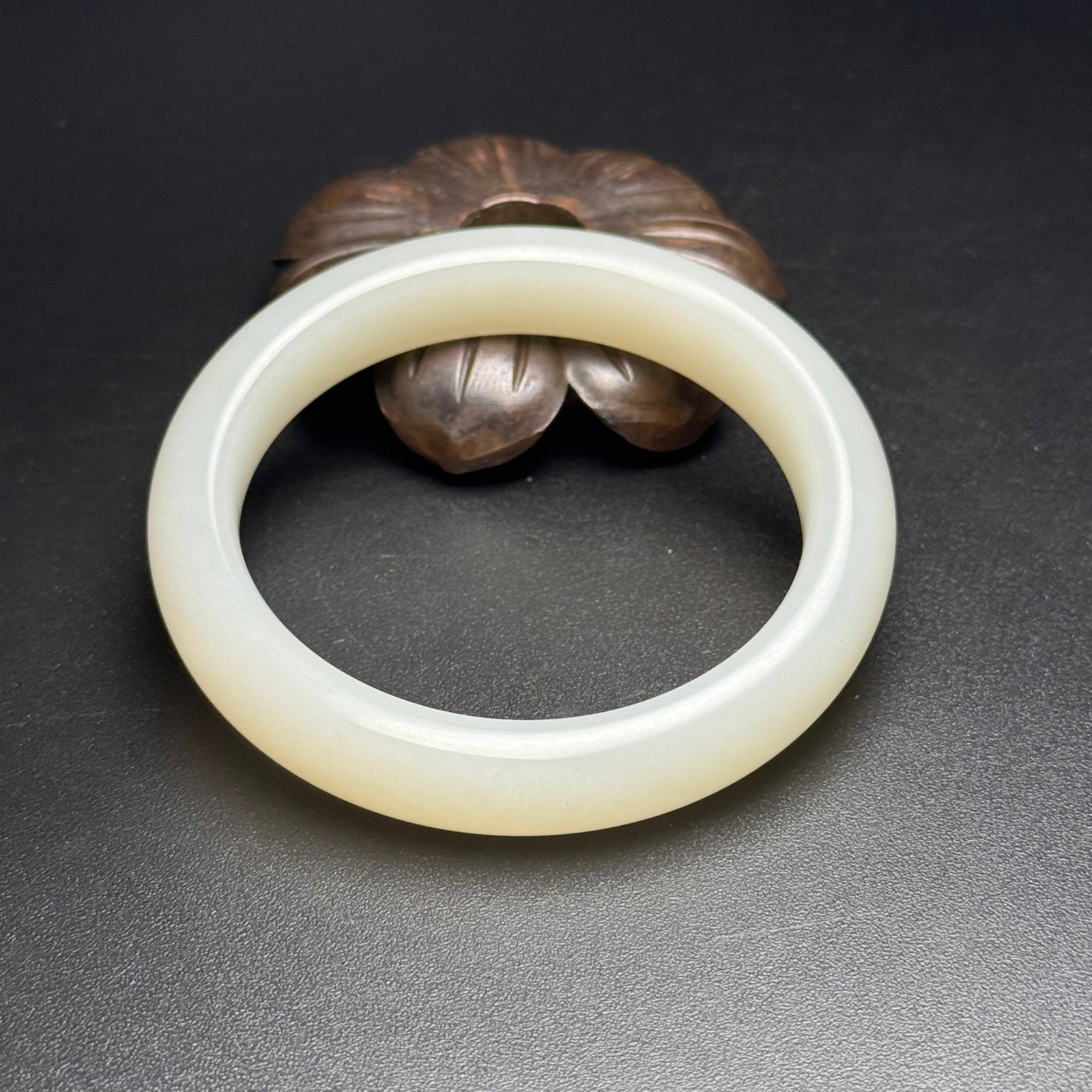 An Exquisite White Jade Bracelet - 6
