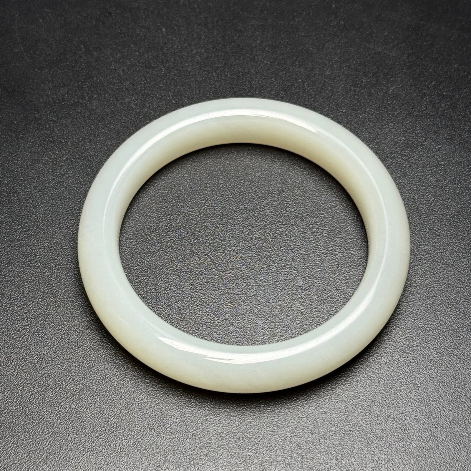 An Exquisite White Jade Bracelet - 7