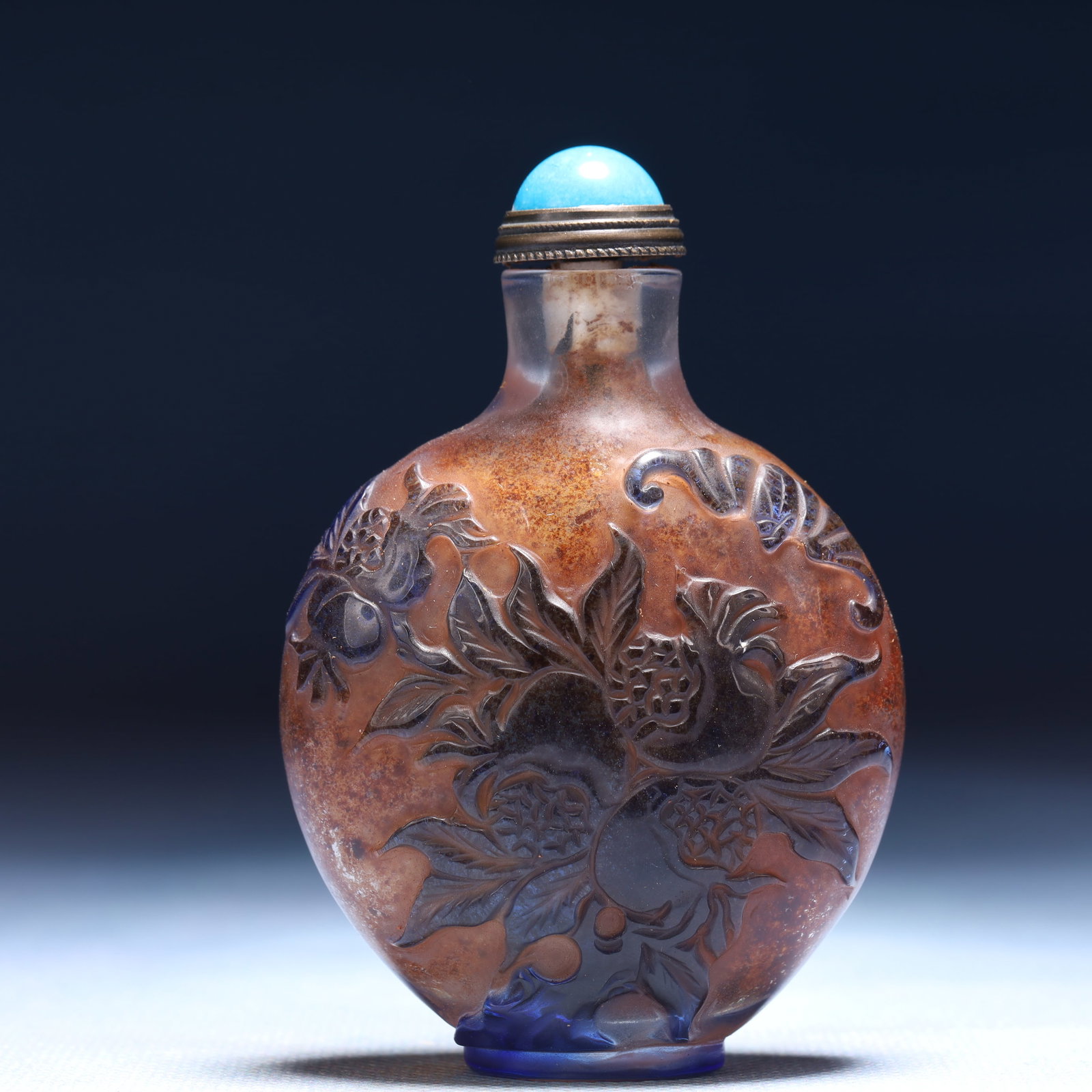 An Exquisite Glass Bats and Peach Pattern Snuff Bottle: An Exquisite Glass Bats and Peach Pattern Snuff Bottle,Qing Dynasty,China,Qianlong Four-character Mark,Size:2.2inx1inx3.1in,Weight:67g