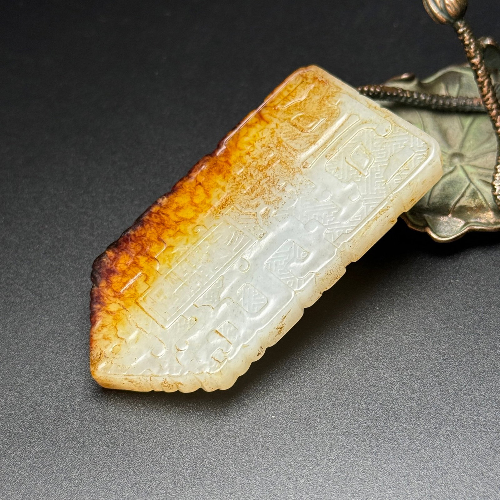 An Exquisite White Jade Beast-Face Pattern Pendant - 4