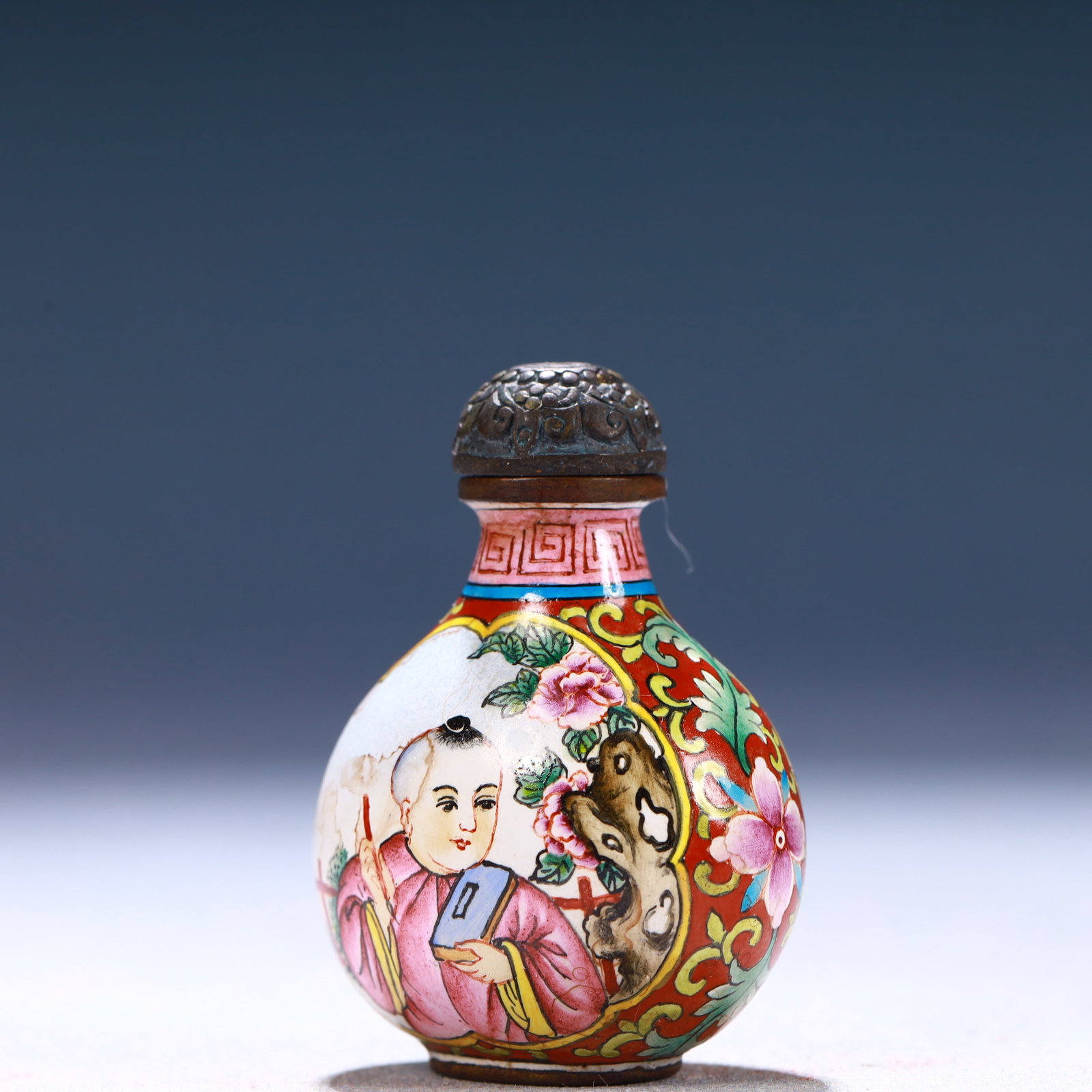 An Exquisite Painted Enamel Snuff Bottle - 2