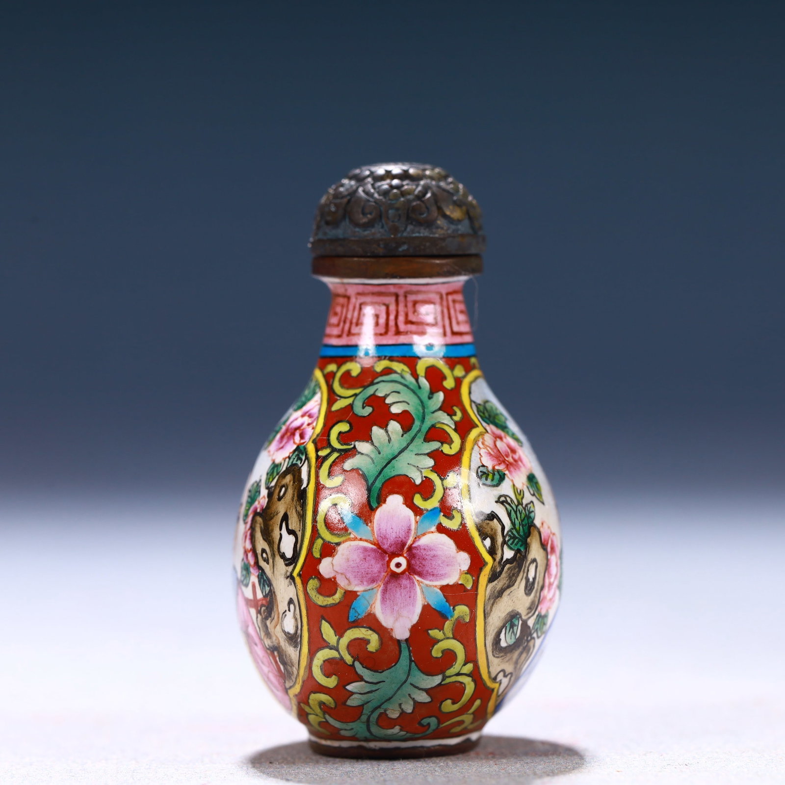 An Exquisite Painted Enamel Snuff Bottle - 3
