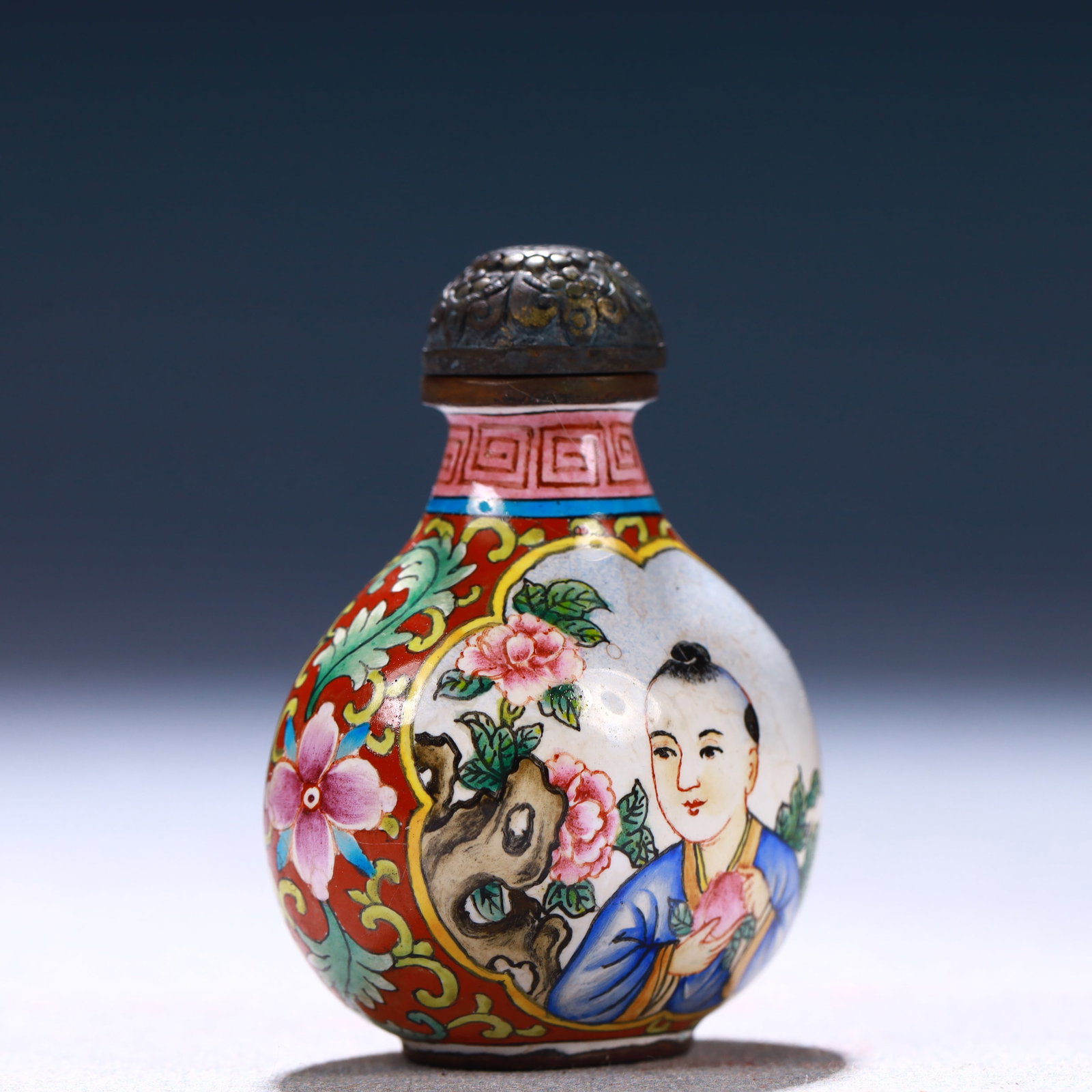 An Exquisite Painted Enamel Snuff Bottle - 4