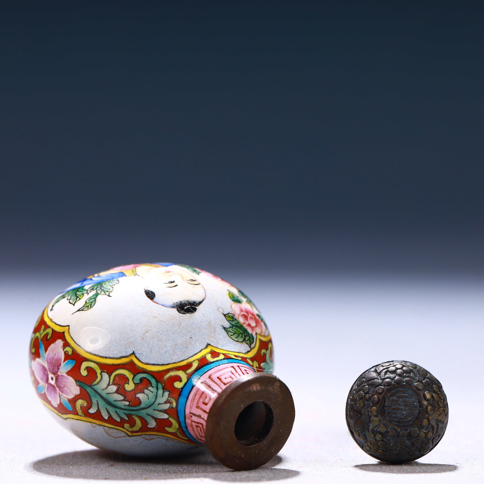 An Exquisite Painted Enamel Snuff Bottle - 8