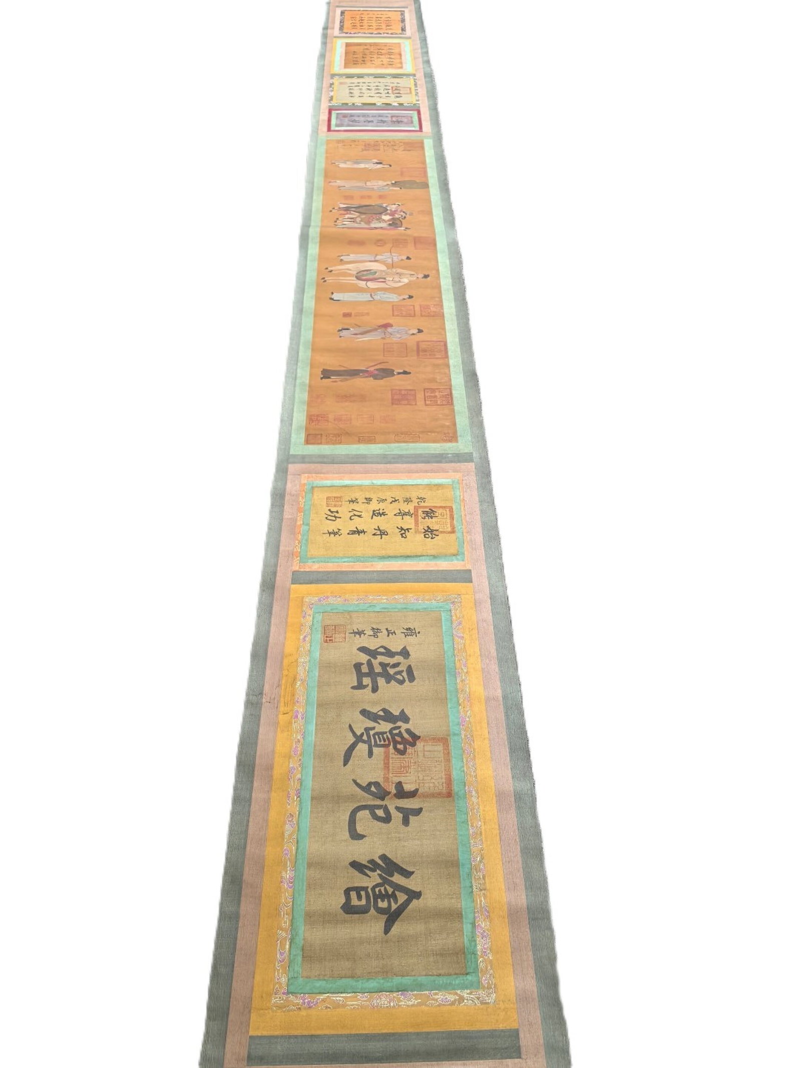 A Chinese Hand Scroll Ink Painting of Figure on Silk: A Chinese Hand Scroll Ink Painting of Figure on Silk,Song Huizong,Size:(overall length)18.3inx2.6in,(Without frame)13.6inx66.1in 一幅中国水墨绢本人