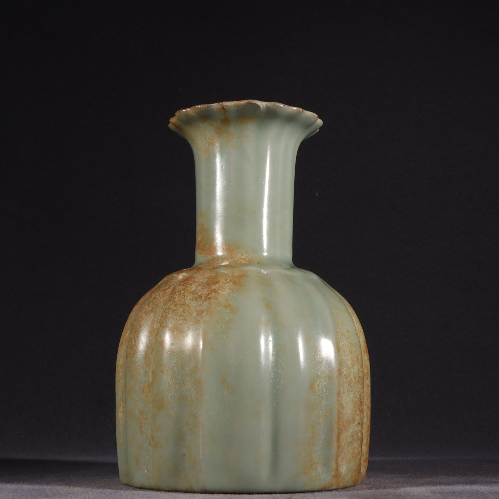 An Exquisite Guan yao Celadon Glazed Vase,with an Imperial Poem by Emperor Qianlong: An Exquisite Guan yao Celadon Glazed Vase,with an Imperial Poem by Emperor Qianlong,Song Dynasty,China,Size:8.5inx5.9in