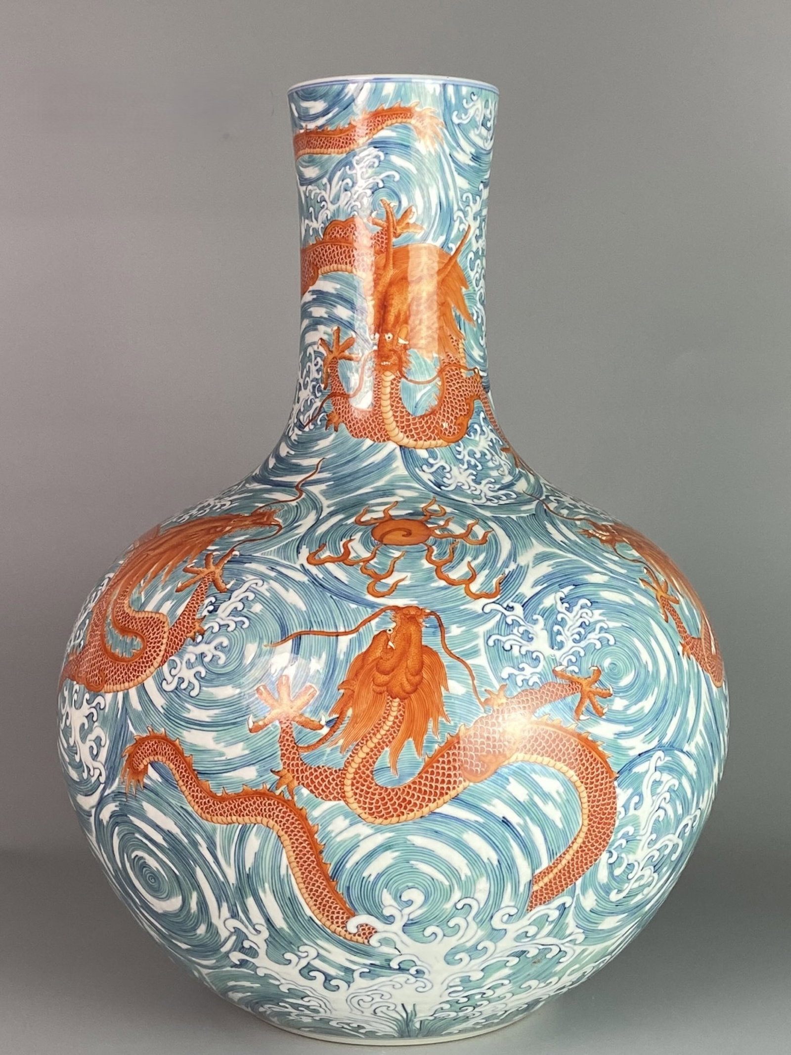 A Huge Iron-Red Seawater and Dragon Pattern Vase: A Huge Iron-Red Seawater and Dragon Pattern Vase,Qing Dynasty,China,Qianlong Six-character Mark,Size:21.7inx15in 矾红海水龙纹瓶,中国清ߣ