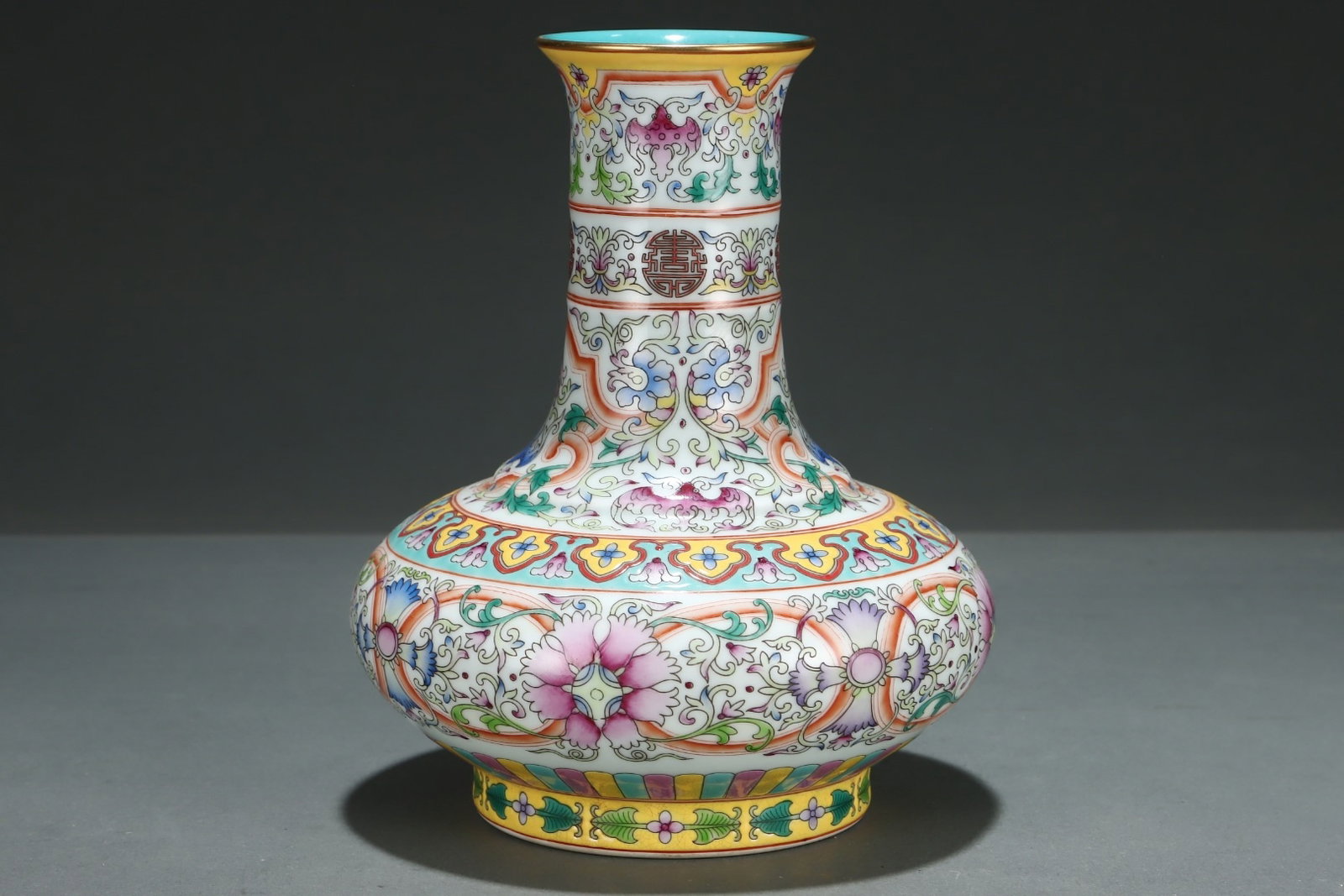 An Exquisite Enamel Lotus Pattern Vase - 2