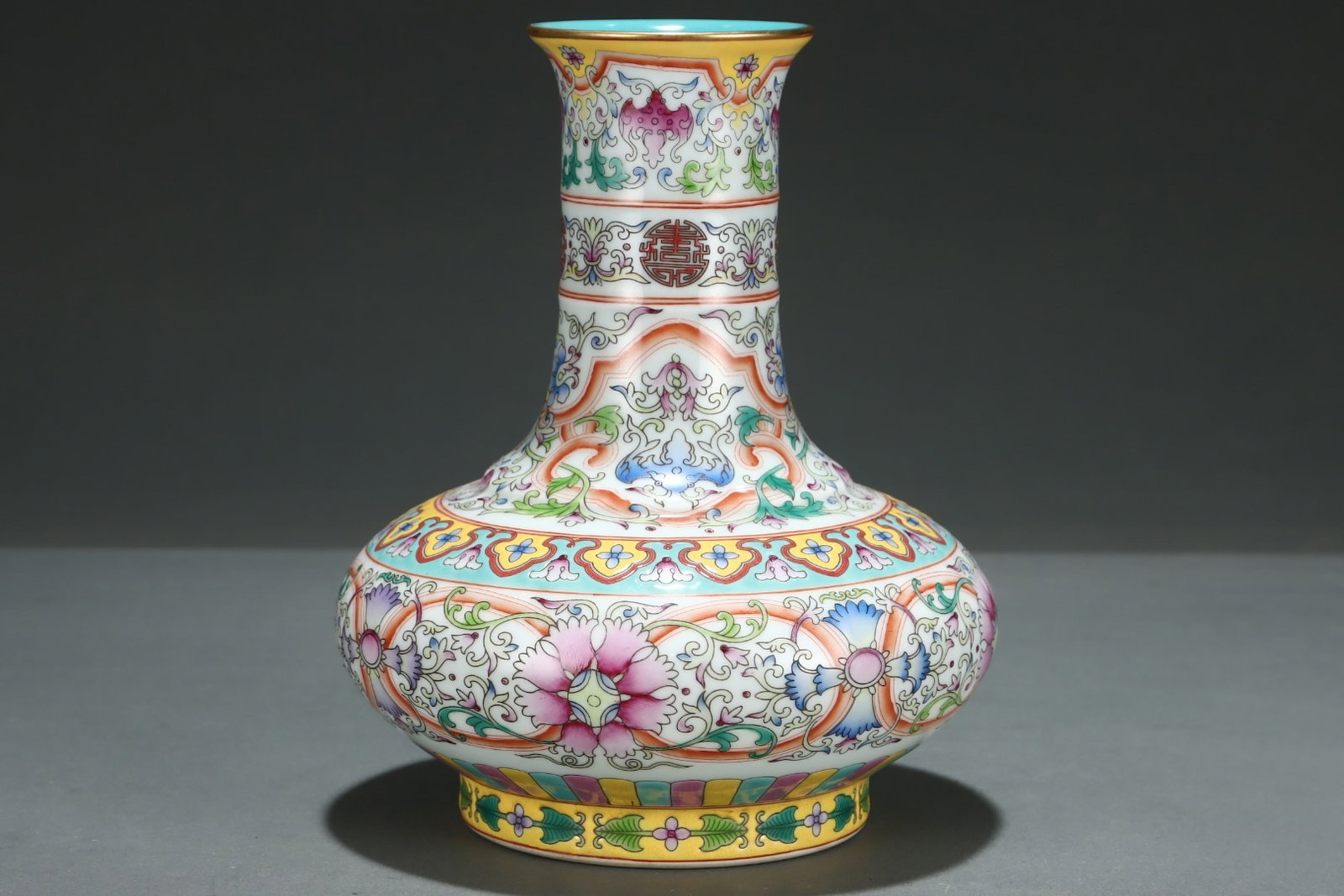 An Exquisite Enamel Lotus Pattern Vase - 3
