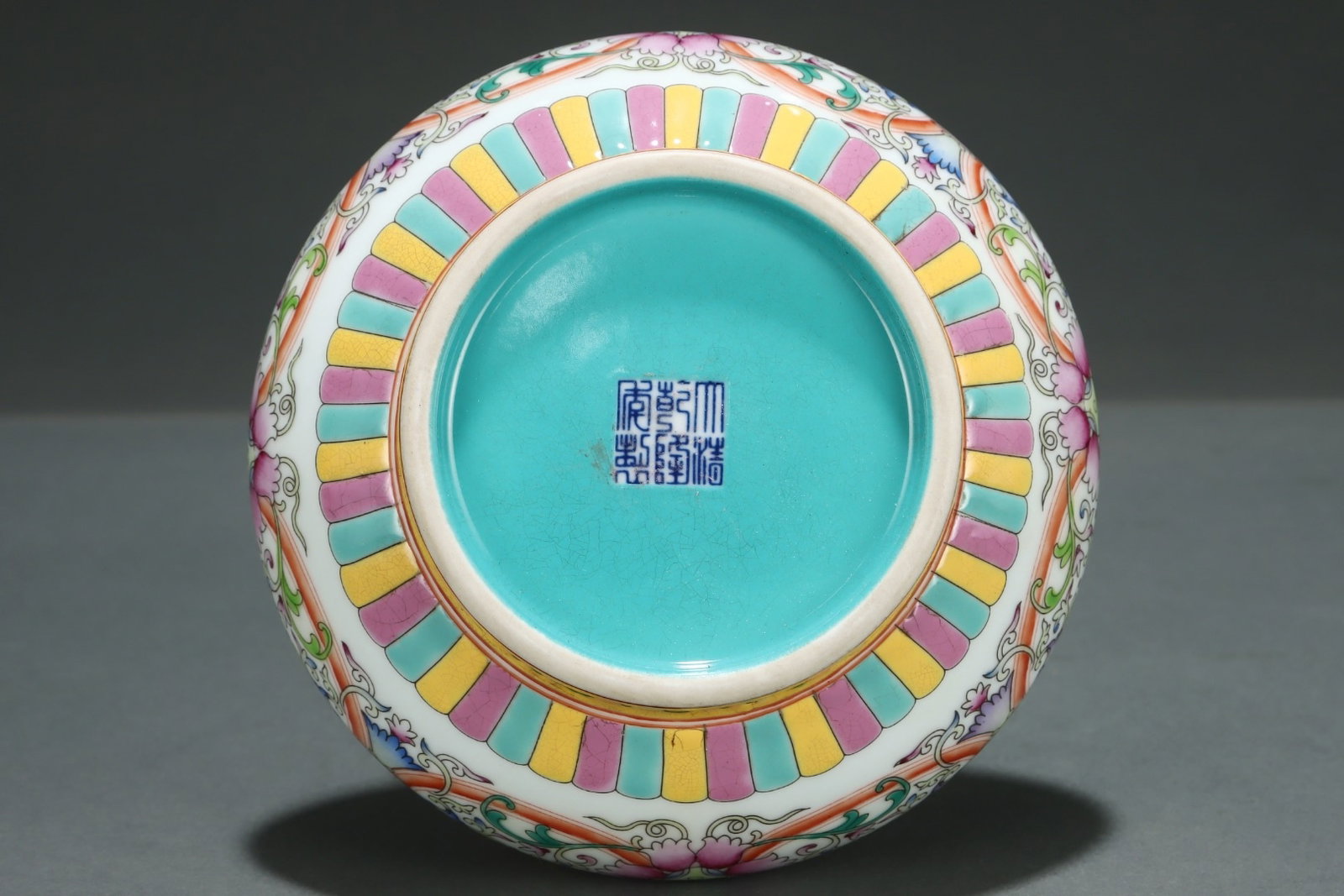 An Exquisite Enamel Lotus Pattern Vase - 8