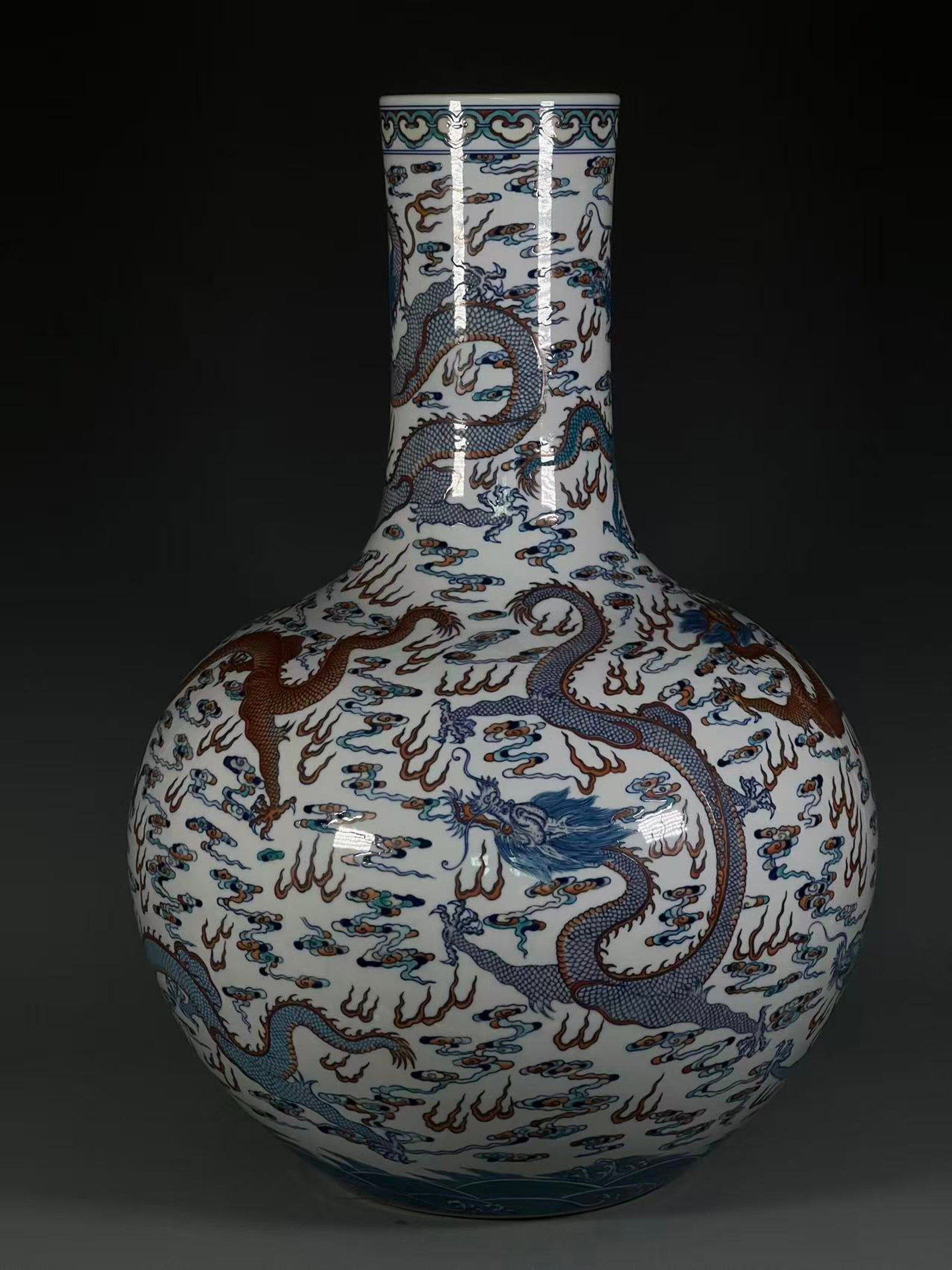 A Huge Doucai Auspicious Cloud and Dragon Pattern Vase - 2