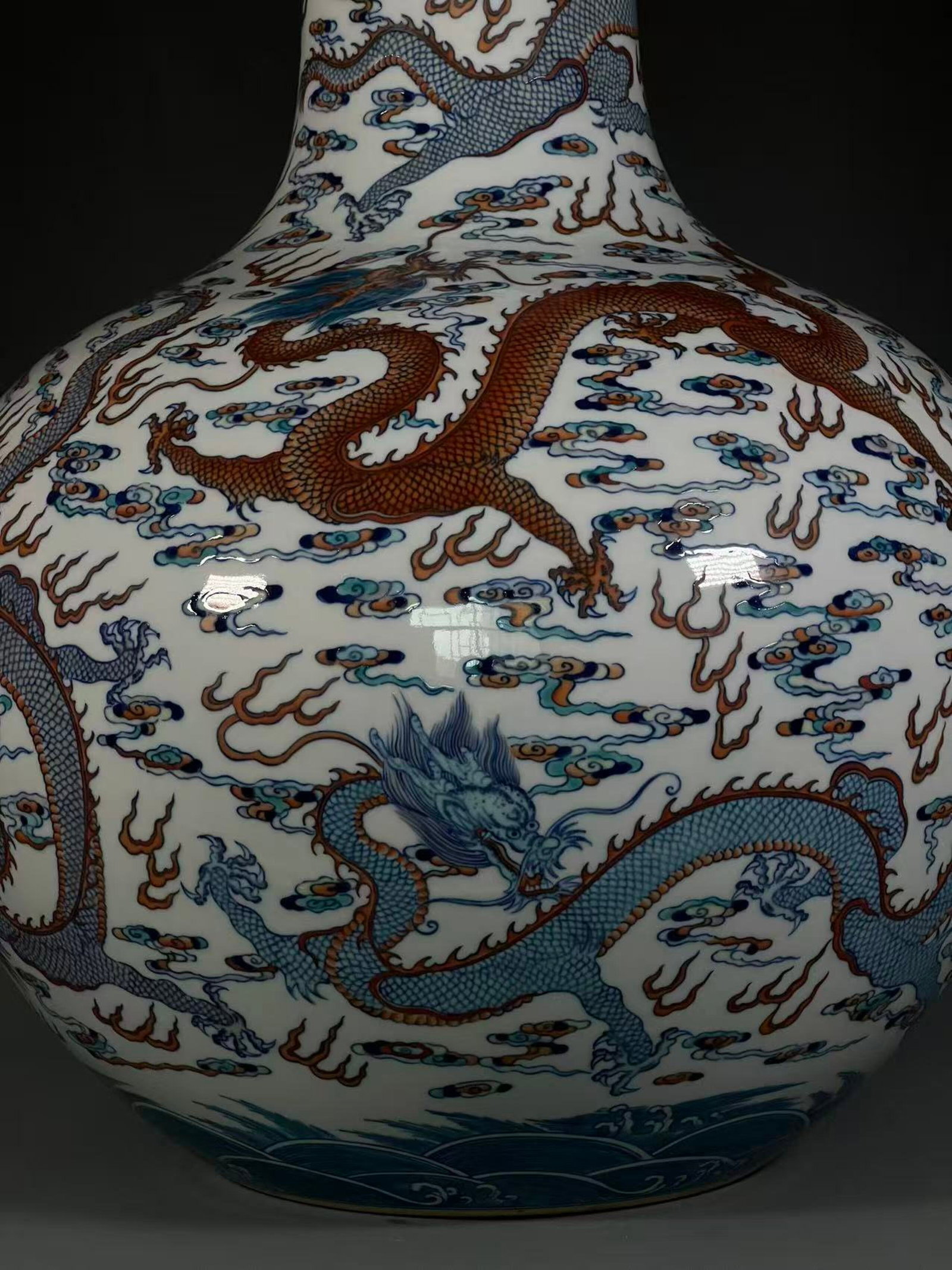 A Huge Doucai Auspicious Cloud and Dragon Pattern Vase - 5