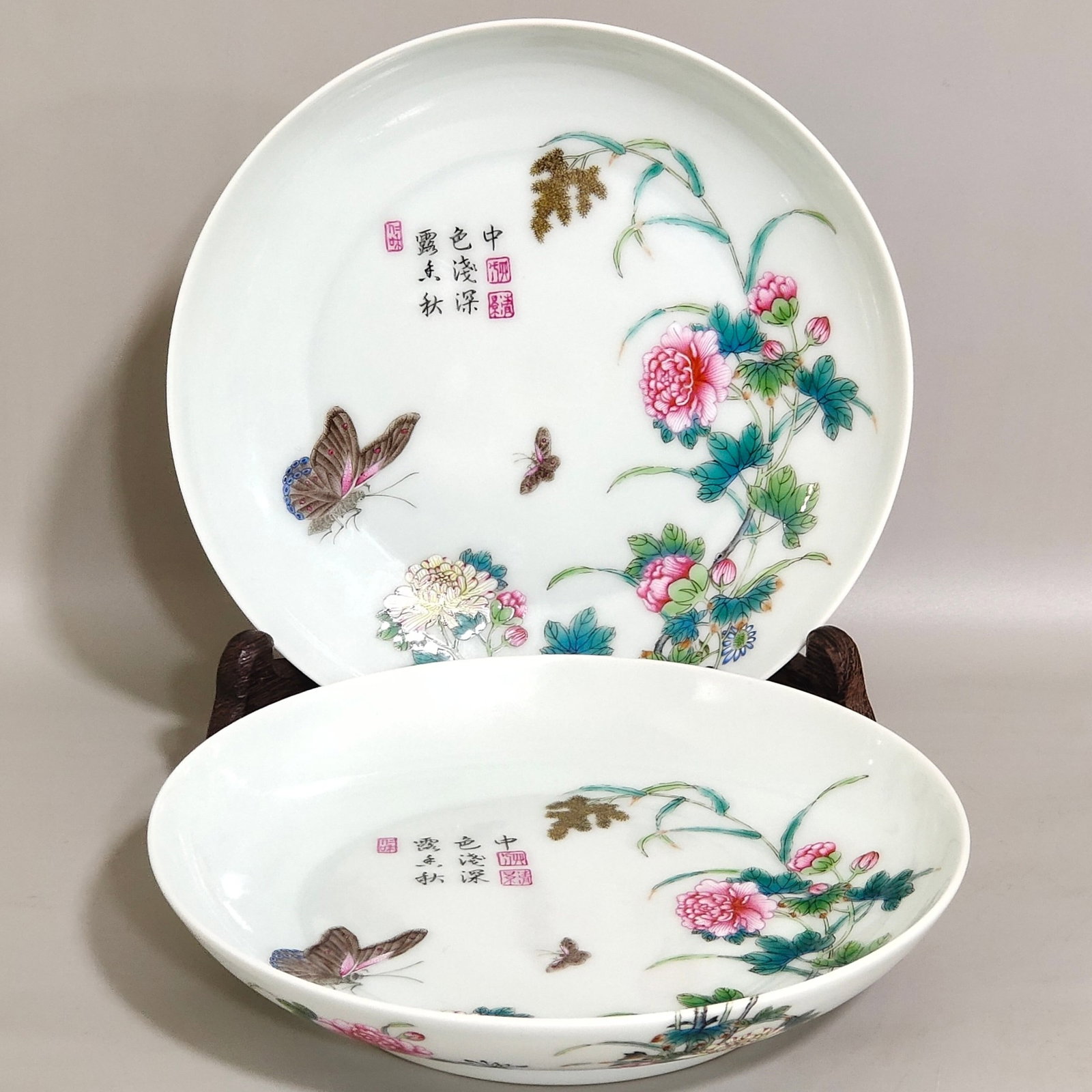 A Pair of Exquisite Famille-Rose Flower and Butterfly Pattern Plates,with poem: A Pair of Exquisite Famille-Rose Flower and Butterfly Pattern Plates,with poem,Qing Dynasty,China,Yongzheng Six-character Mark,Size:1.1inx5.8in