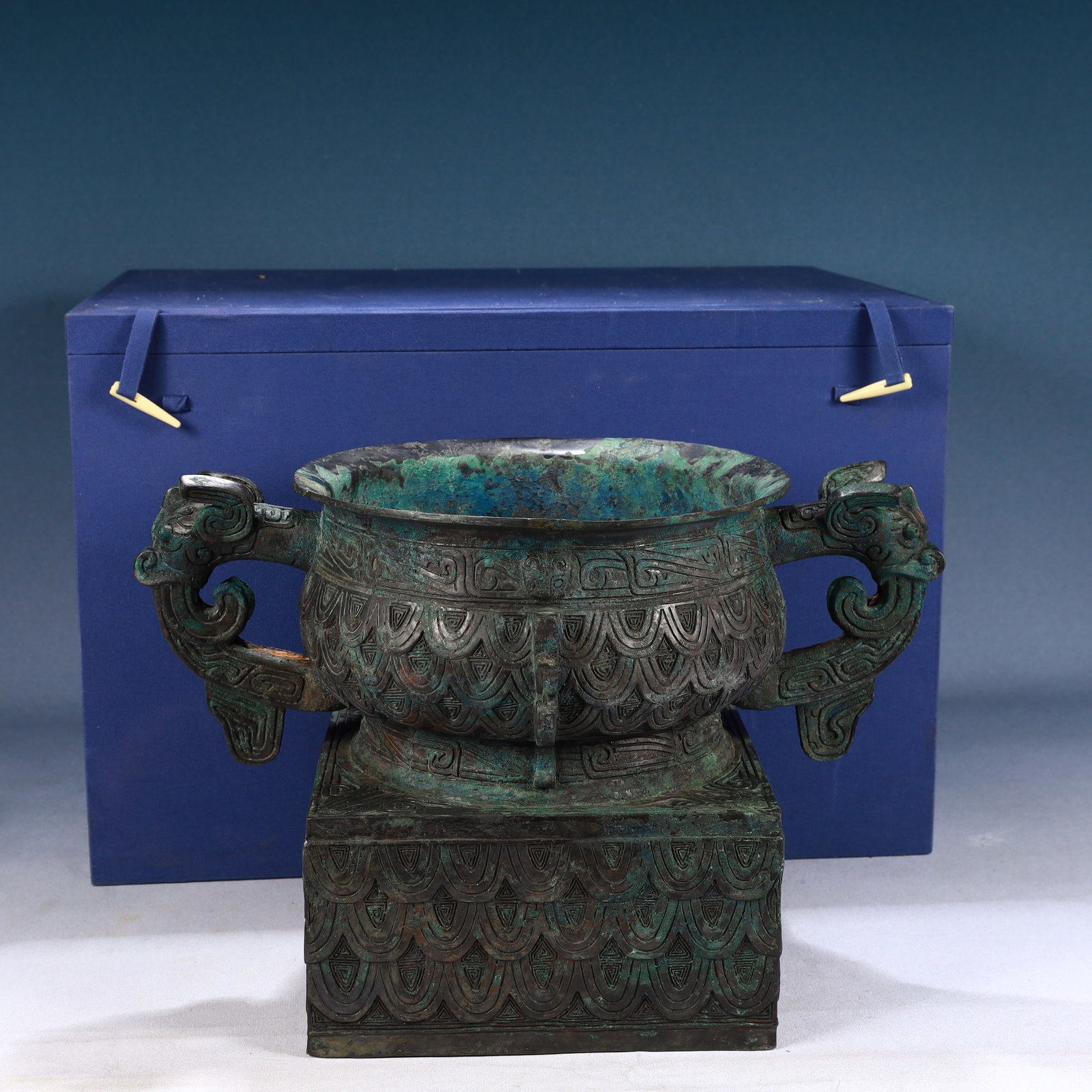 An Archaic Bronze Beast-Ears Censer: An Archaic Bronze Beast-Ears Censer,Qing Dynasty, China,Size:15.7inx8.7inx9.8in,Weight:6550g 青铜兽耳香炉,中国清代