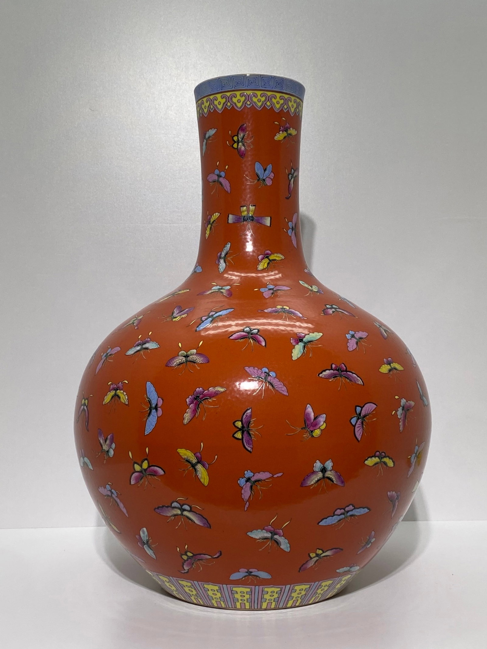 A Huge Iron-Red Butterfly Pattern Vase - 3
