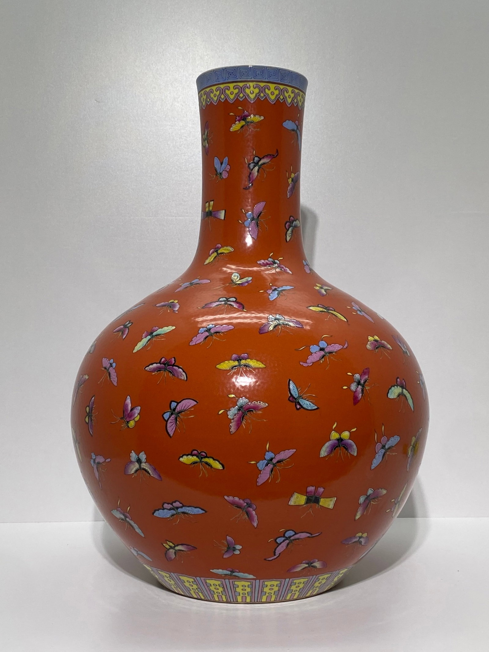 A Huge Iron-Red Butterfly Pattern Vase - 4