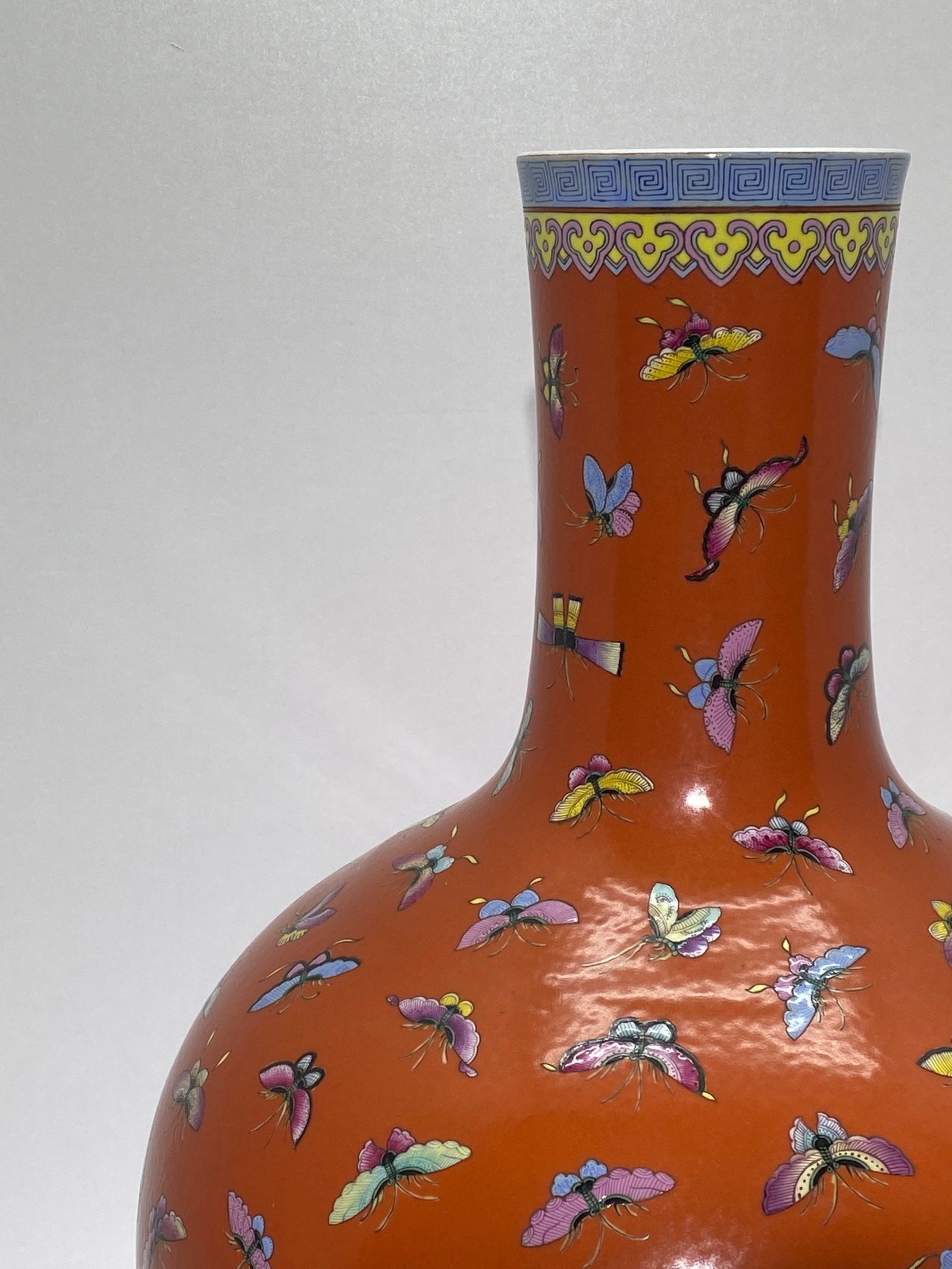 A Huge Iron-Red Butterfly Pattern Vase - 5