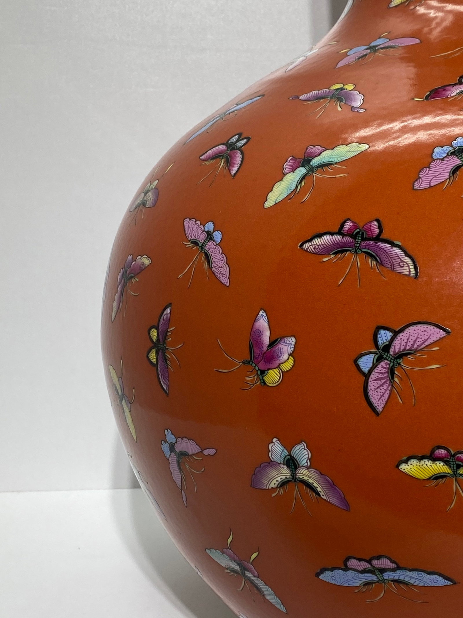 A Huge Iron-Red Butterfly Pattern Vase - 6