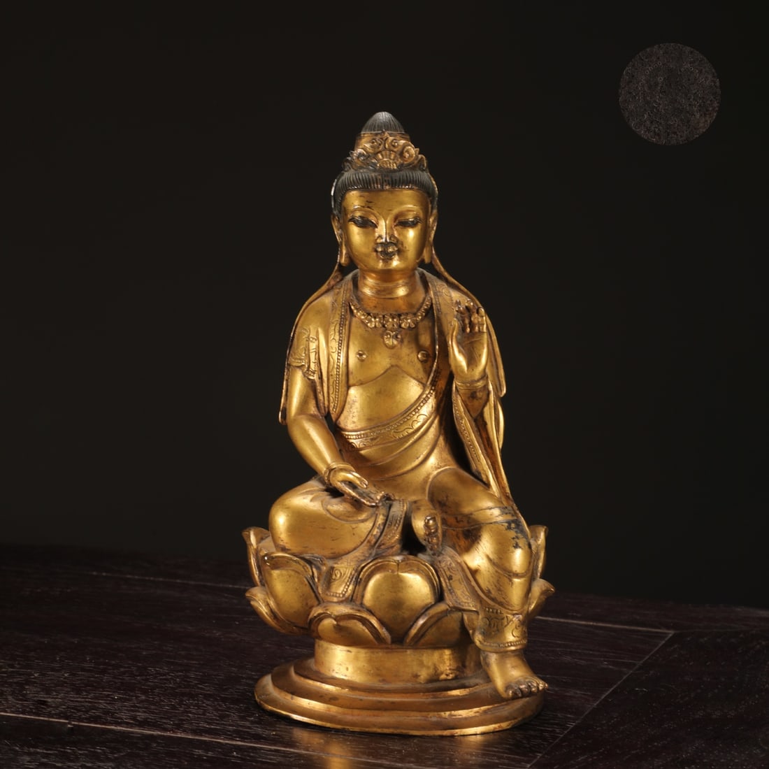 A Solemn Gilt Bronze Statue of Avalokitesvara: A Solemn Gilt Bronze Statue of Avalokitesvara,Ming Dynasty,China,Size:7.9inx4.3in,Weight:1500g 铜鎏金观音像,中国明代