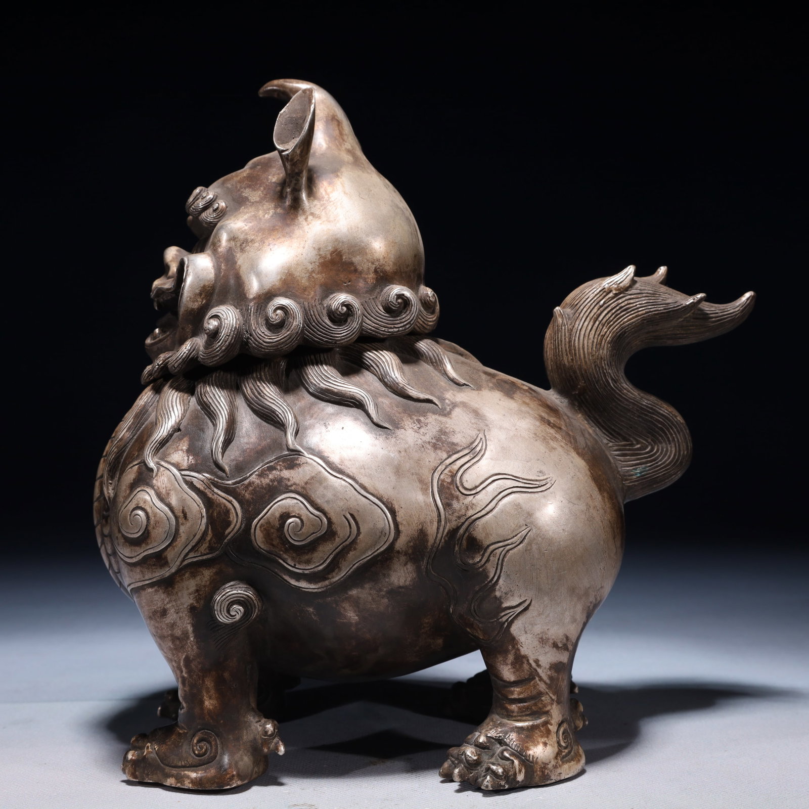 An Exquisite Silver-plated Bronze Auspicious Cloud Pattern Beast Censer: An Exquisite Silver-plated Bronze Auspicious Cloud Pattern Beast Censer,Ming Dynasty,China,Xuande Four-character Mark,Size:8.7inx8.3inx9.4in,Weight:2150g 铜镀银祥云ಬ
