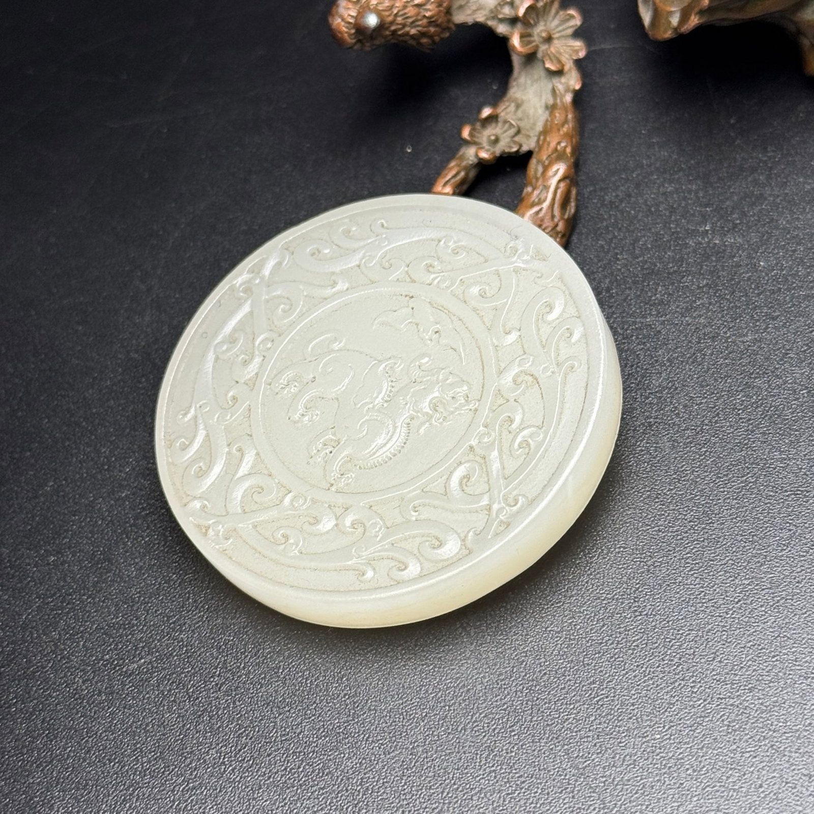An Exquisite White Jade Beast Pattern Pendant - 3