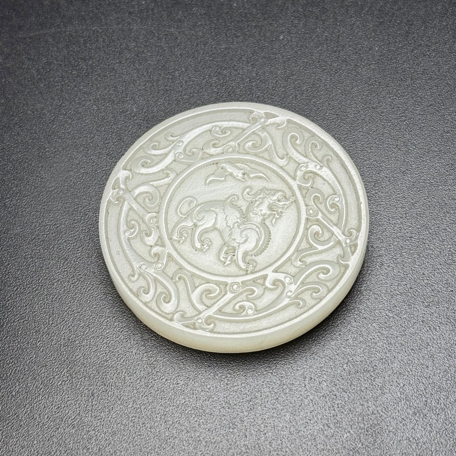 An Exquisite White Jade Beast Pattern Pendant - 7