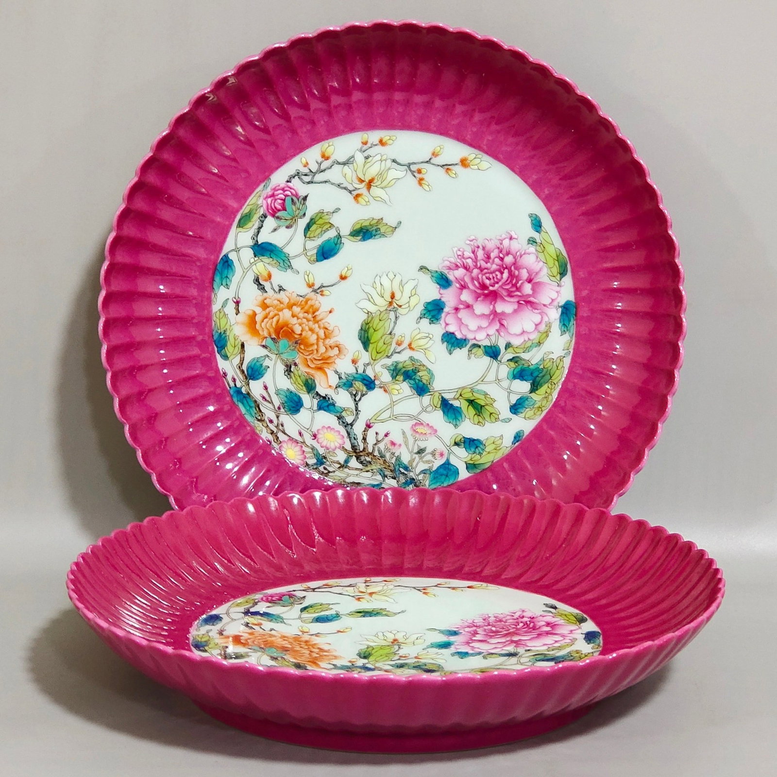 A Pair of Exquisite Ruby Red-Glazed Famille-Rose Flower Pattern Plates (1 of 9)