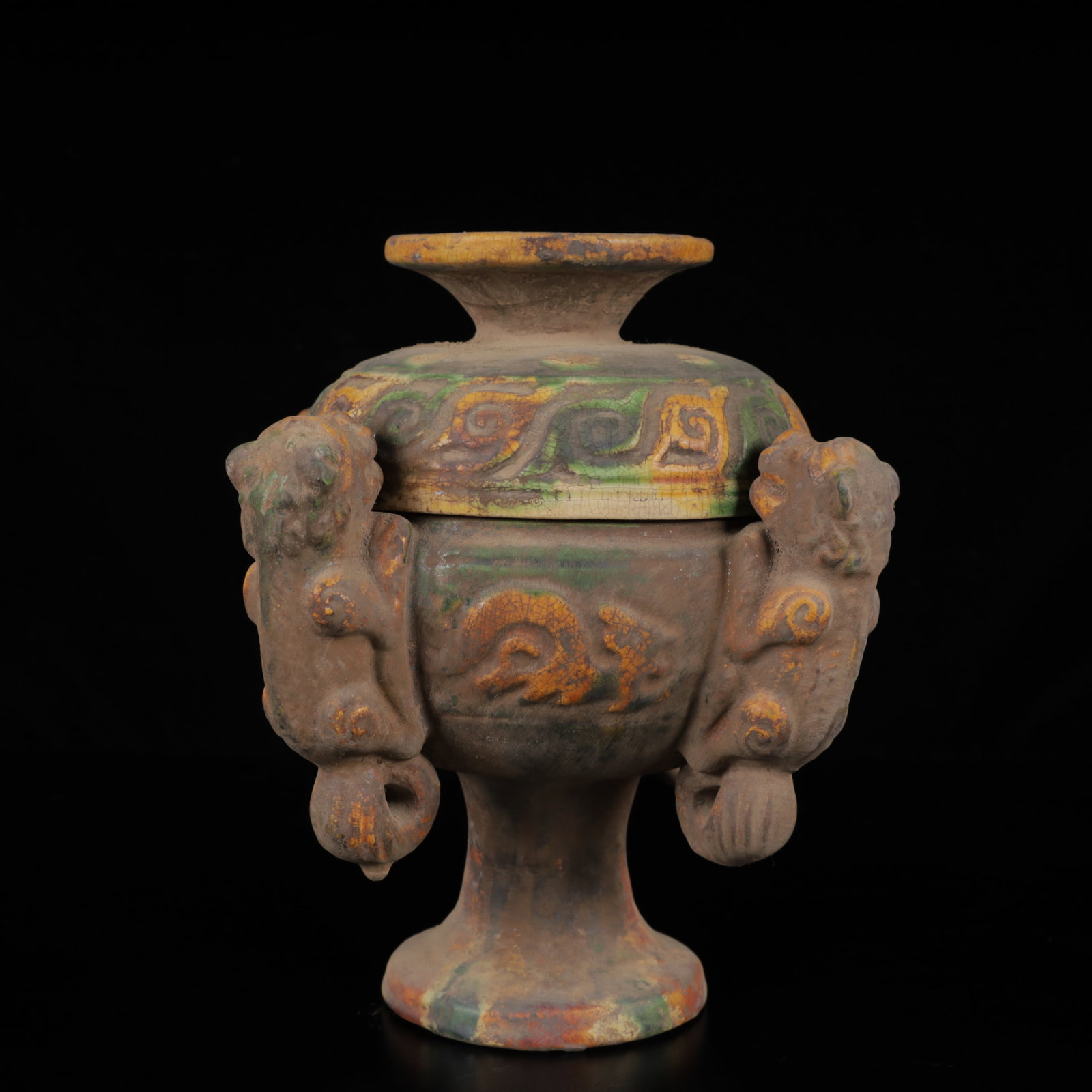 An Exquisite Tang Tri-Color Glazed Pottery Auspicious Beast lidded jar: An Exquisite Tang Tri-Color Glazed Pottery Auspicious Beast lidded jar,Tang Dynasty,China,Size:7.5inx7.5inx7.5in,Weight:950g 唐三彩瑞兽盖罐,中国&#