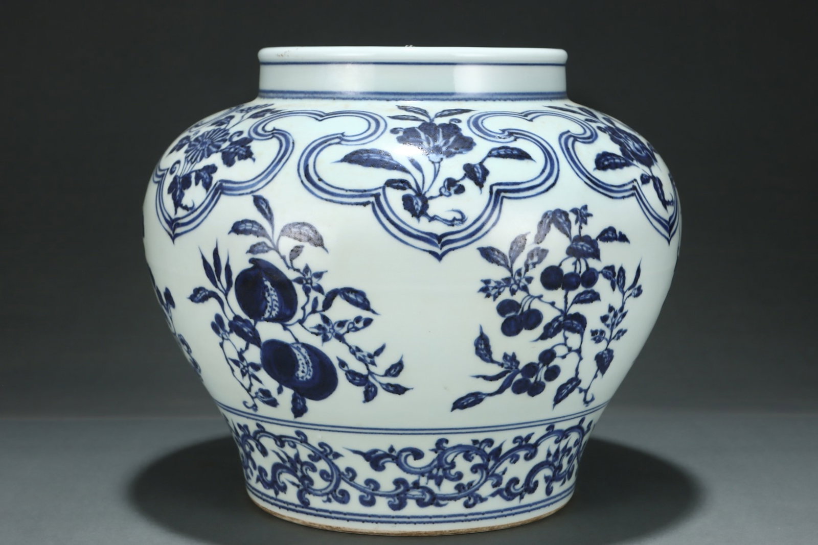 An Exquisite Blue and White Flower Pattern Jar - 4