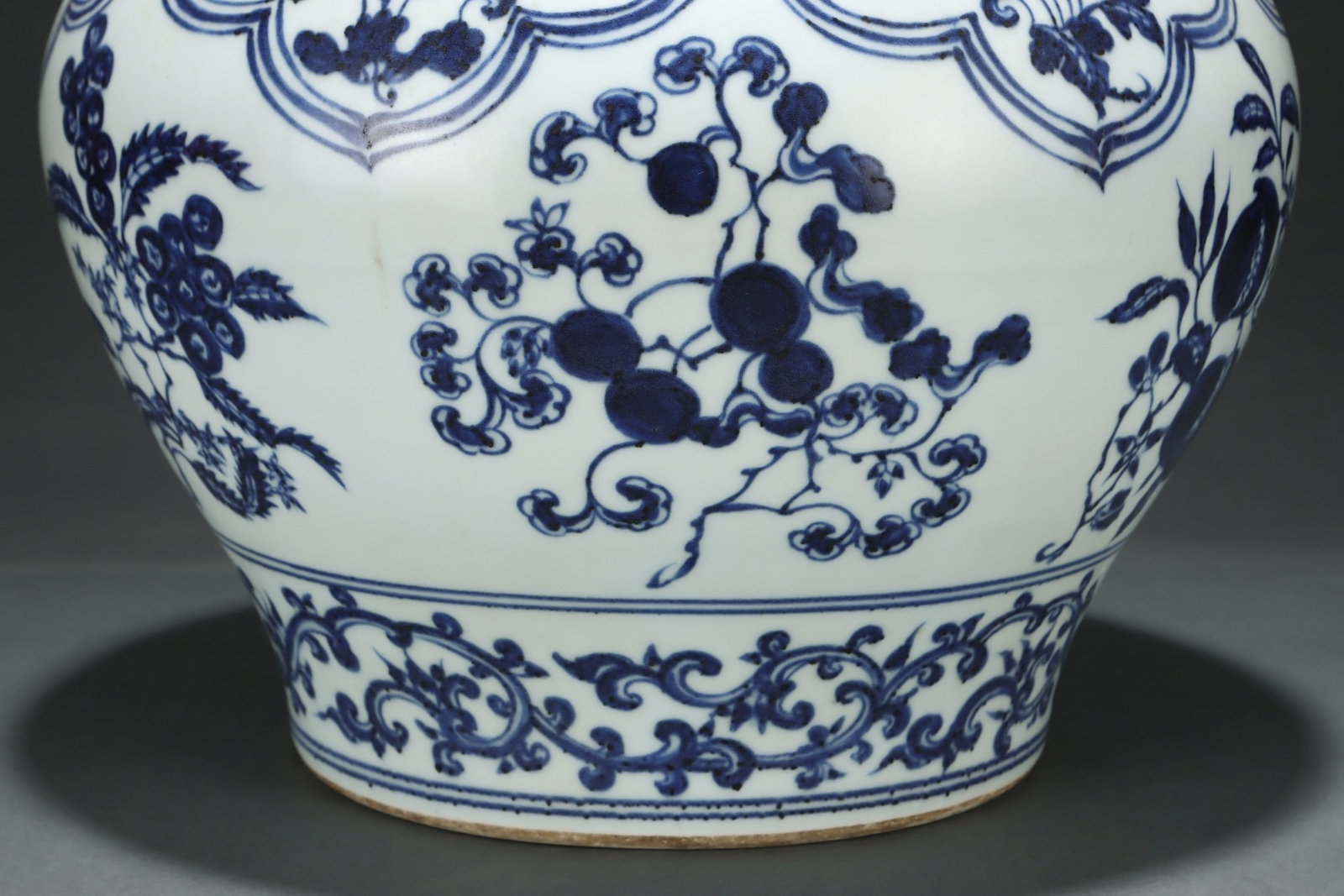 An Exquisite Blue and White Flower Pattern Jar - 5