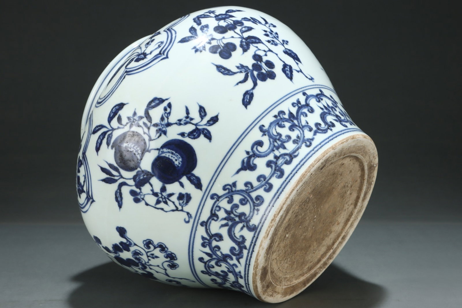 An Exquisite Blue and White Flower Pattern Jar - 7