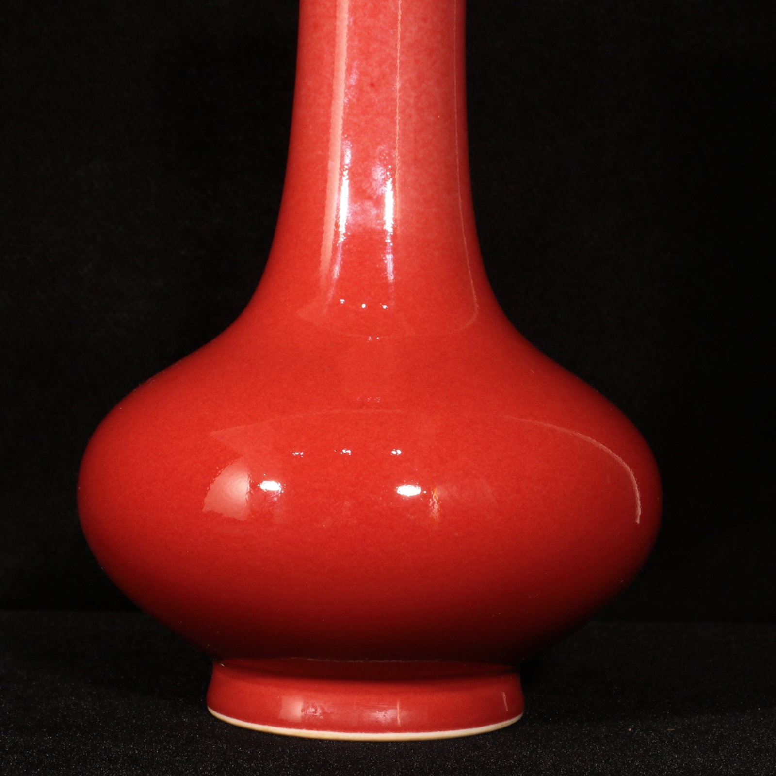 An Exquisite Red Glazed Vase - 3