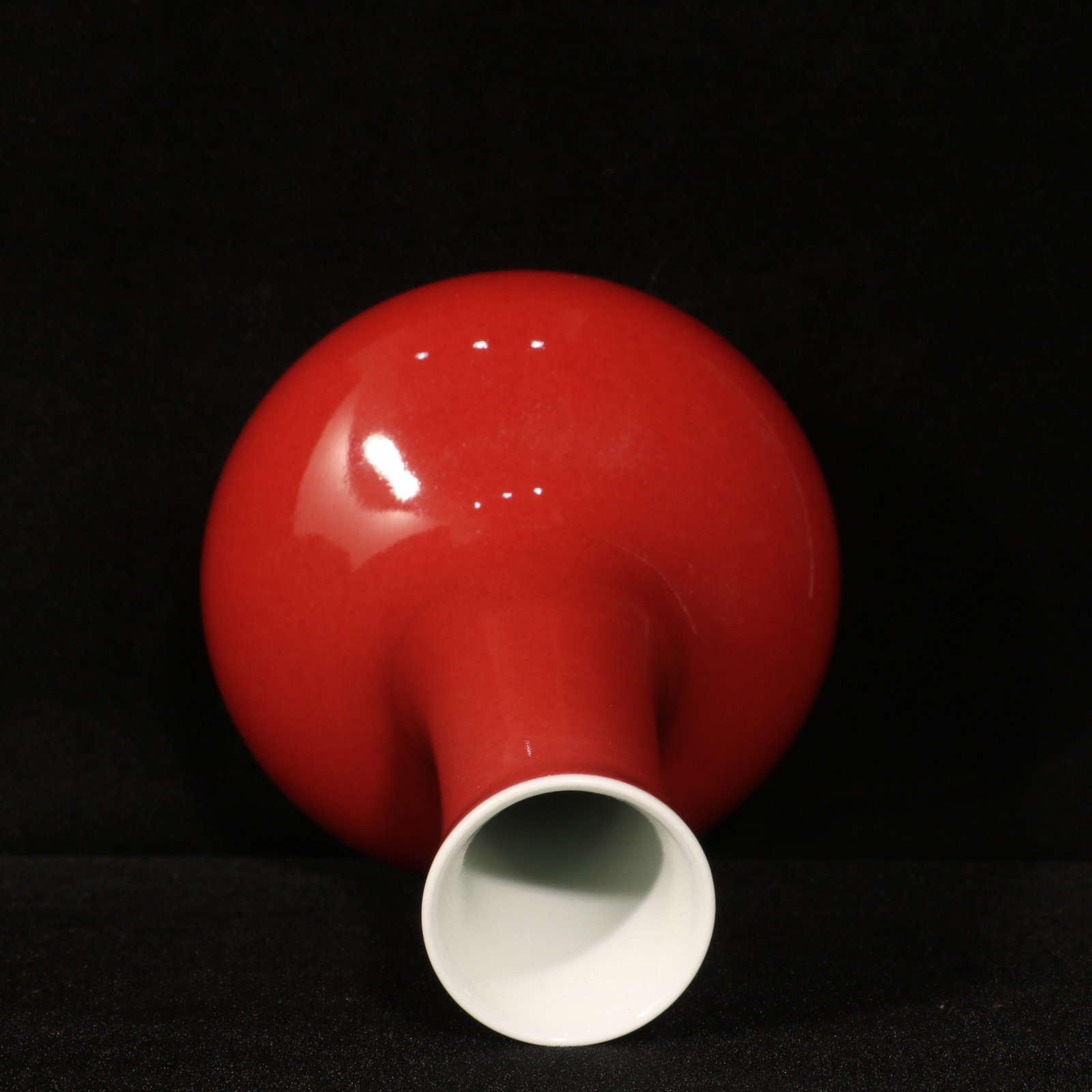 An Exquisite Red Glazed Vase - 8