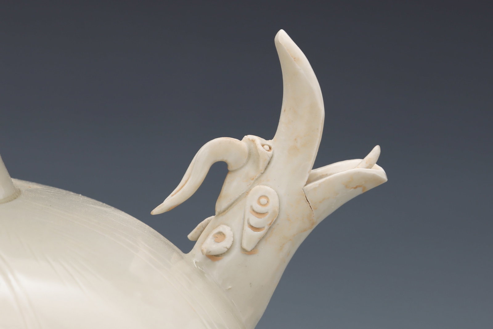 A Huge Ding yao White Glazed Flower Pattern Vase - 4