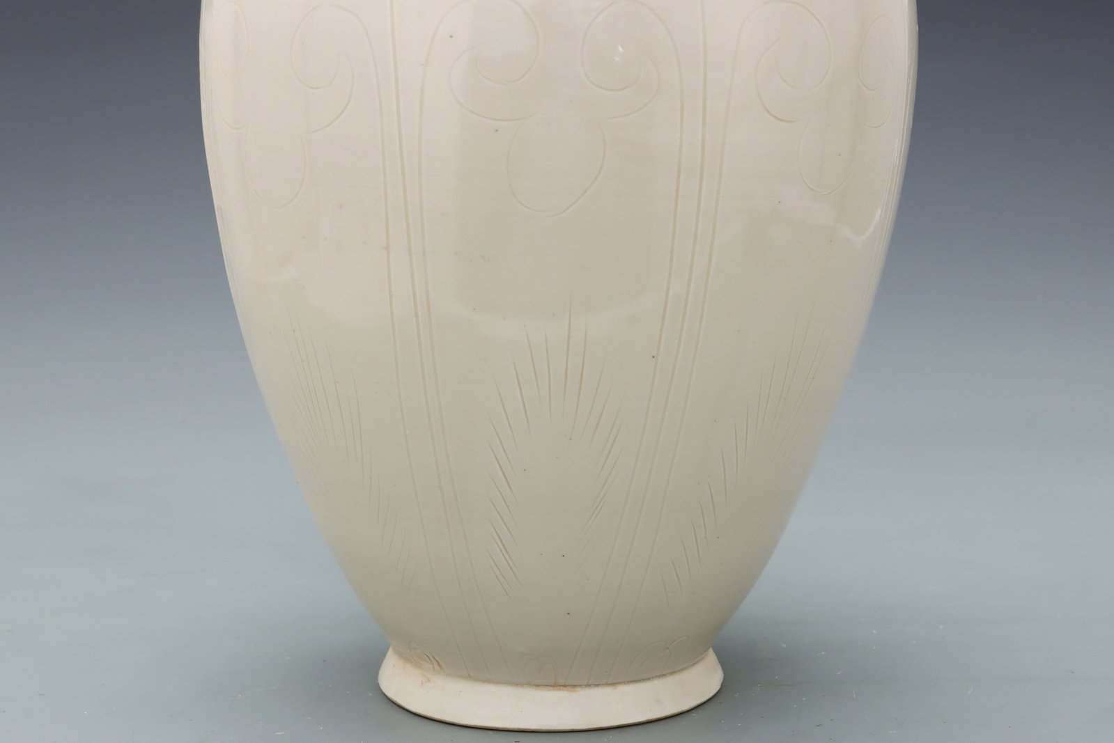 A Huge Ding yao White Glazed Flower Pattern Vase - 7