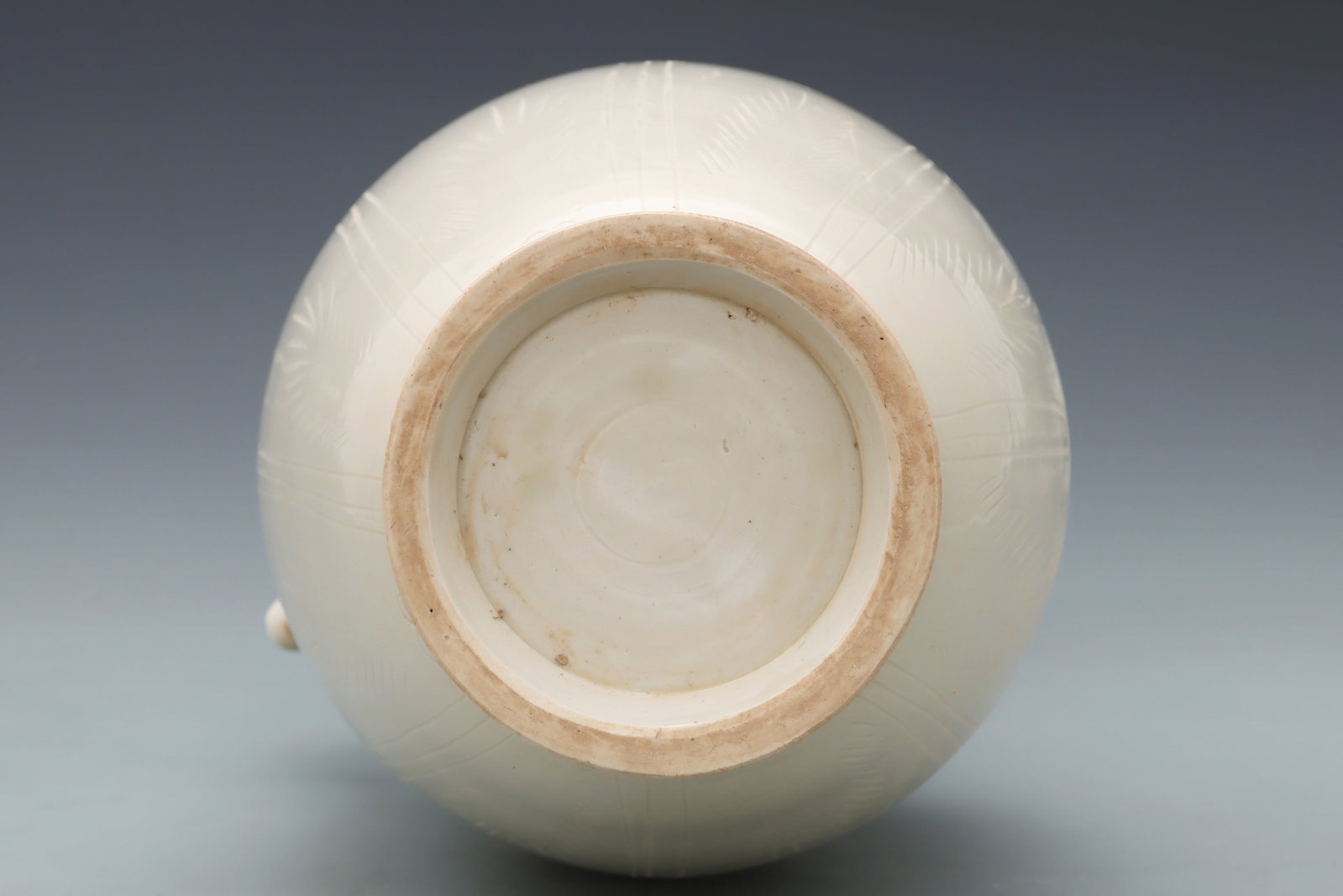 A Huge Ding yao White Glazed Flower Pattern Vase - 9