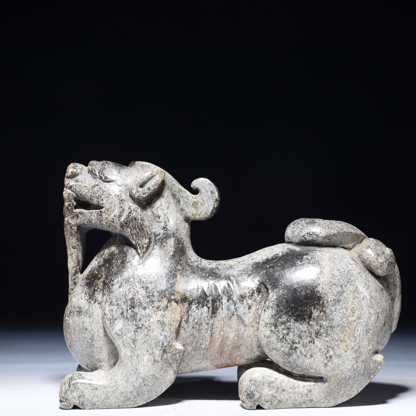 An Archaic Archaic Jade Auspicious Beast Ornament: An Archaic Archaic Jade Auspicious Beast Ornament,Ancient Time,China,Size:6.7inx2.8inx4.9in,Weight:1800g