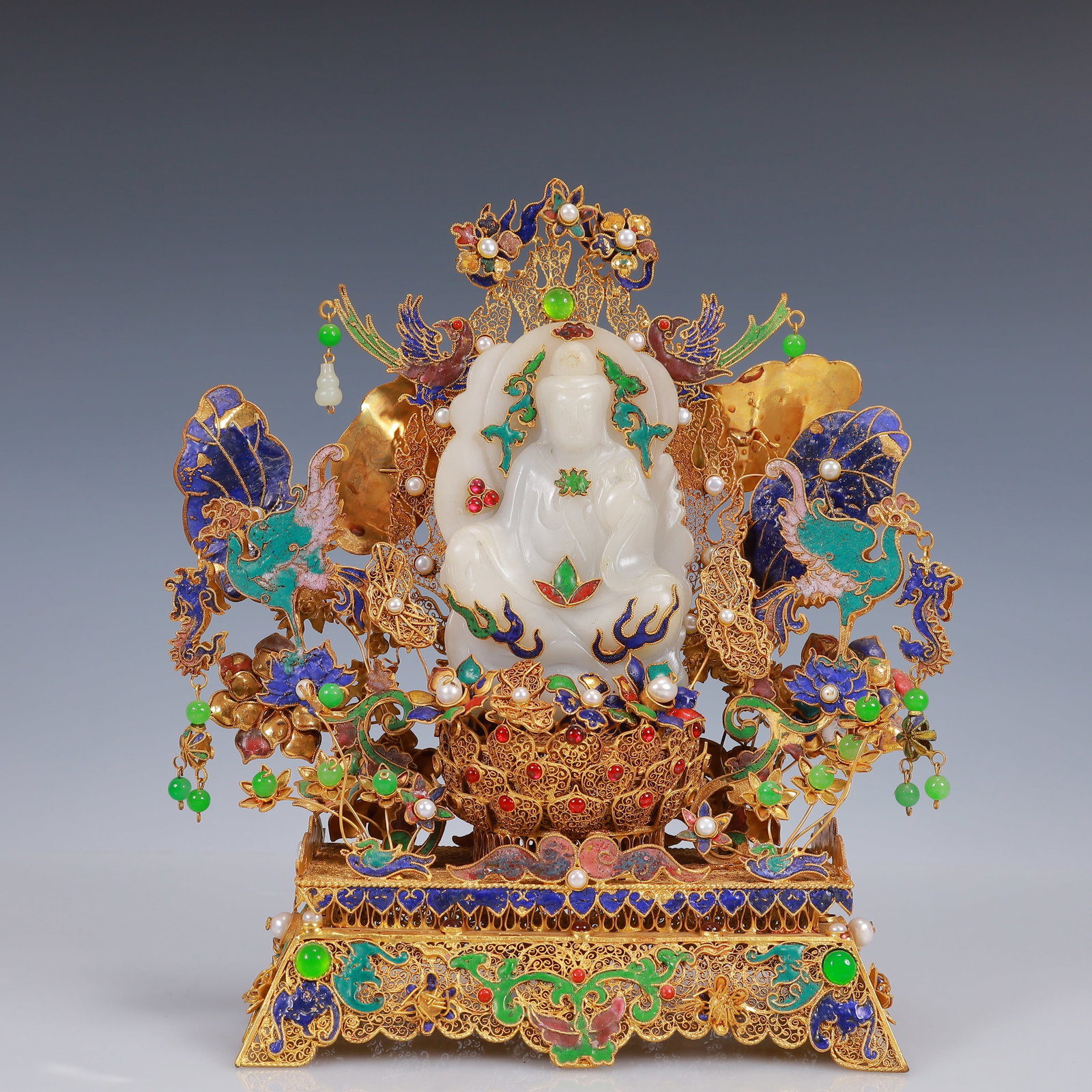 An Exquisite Filigree and Gilding Inlaid White Jade Statue of Avalokitesvara,Inlaid Gems: An Exquisite Filigree and Gilding Inlaid White Jade Statue of Avalokitesvara,Inlaid Gems,Qing Dynasty, China,Qianlong Four-Character Mark,Size:9.4inx4.7inx11in,Weight:1450g 花丝鎏