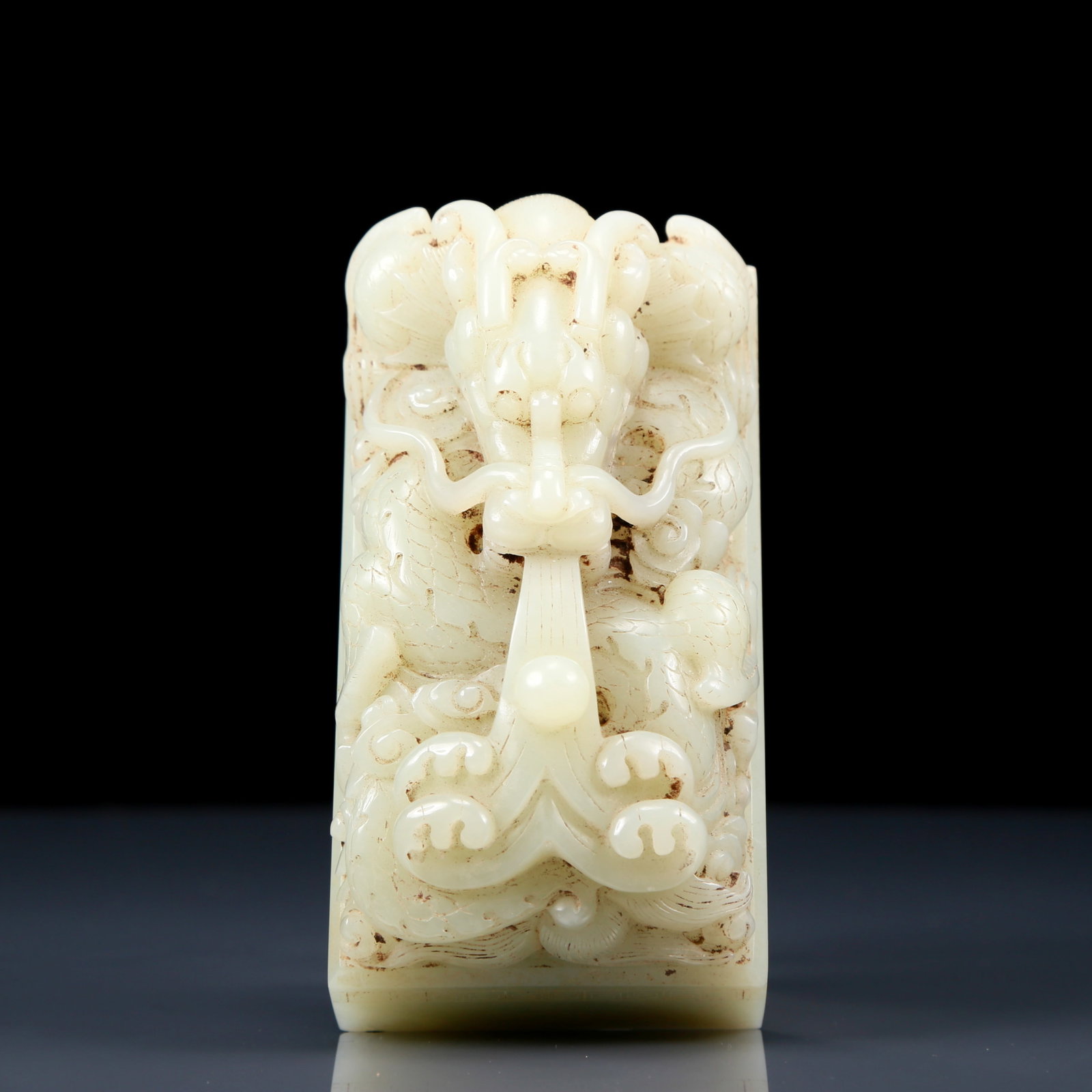 An Exquisite White Jade Dragon pattern seal: An Exquisite White Jade Dragon pattern seal，Qing Dynasty, China，Size:5.1inx2.8inx2.6in，Weight:1180g 白玉龙纹印章，清代