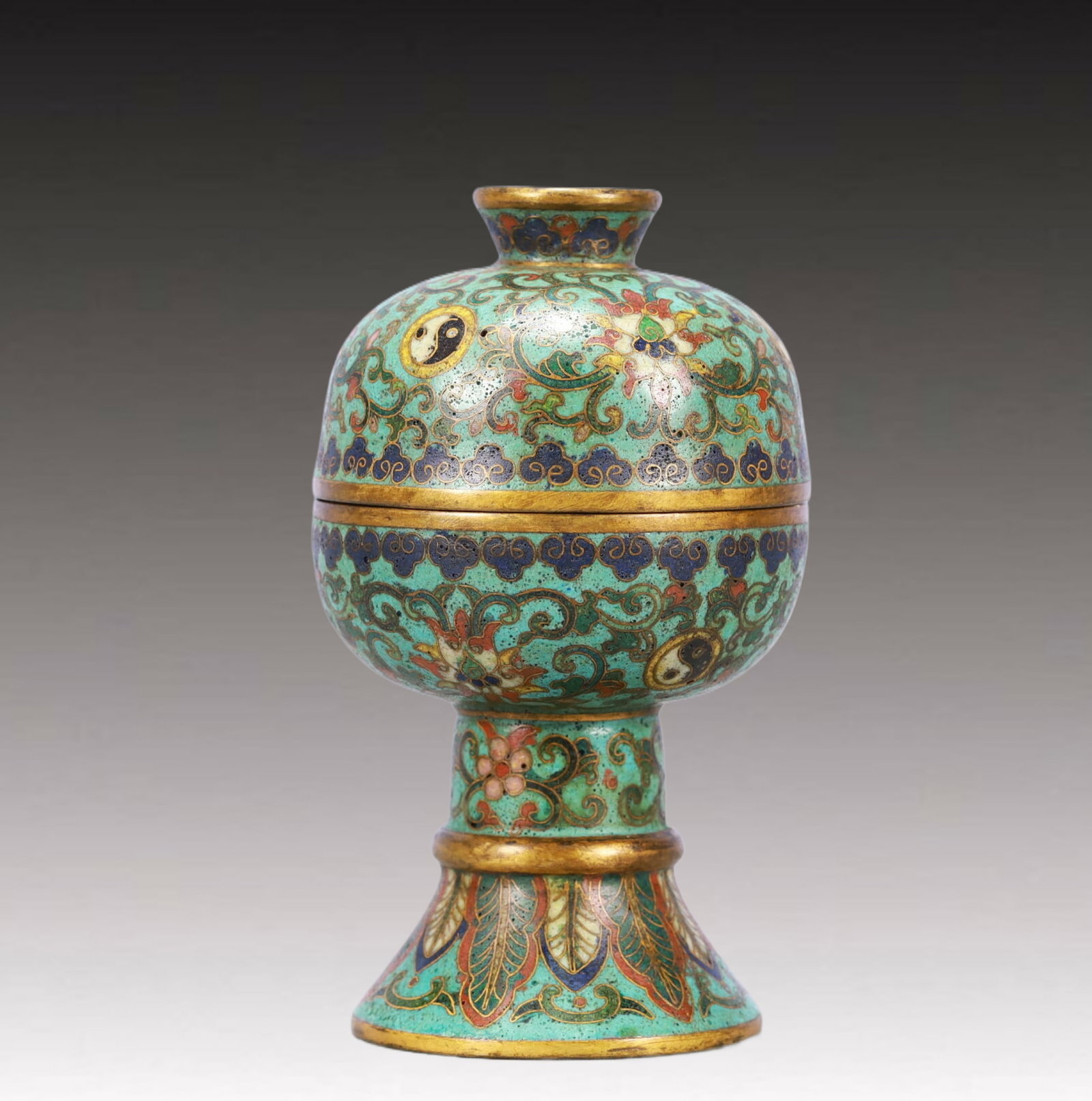 An Exquisite Cloisonne Lotus Pattern Stem Cover Jar: An Exquisite Cloisonne Lotus Pattern Stem Cover Jar,Qing Dynasty,China,Size:2.6inx4.5in,Weight:400g