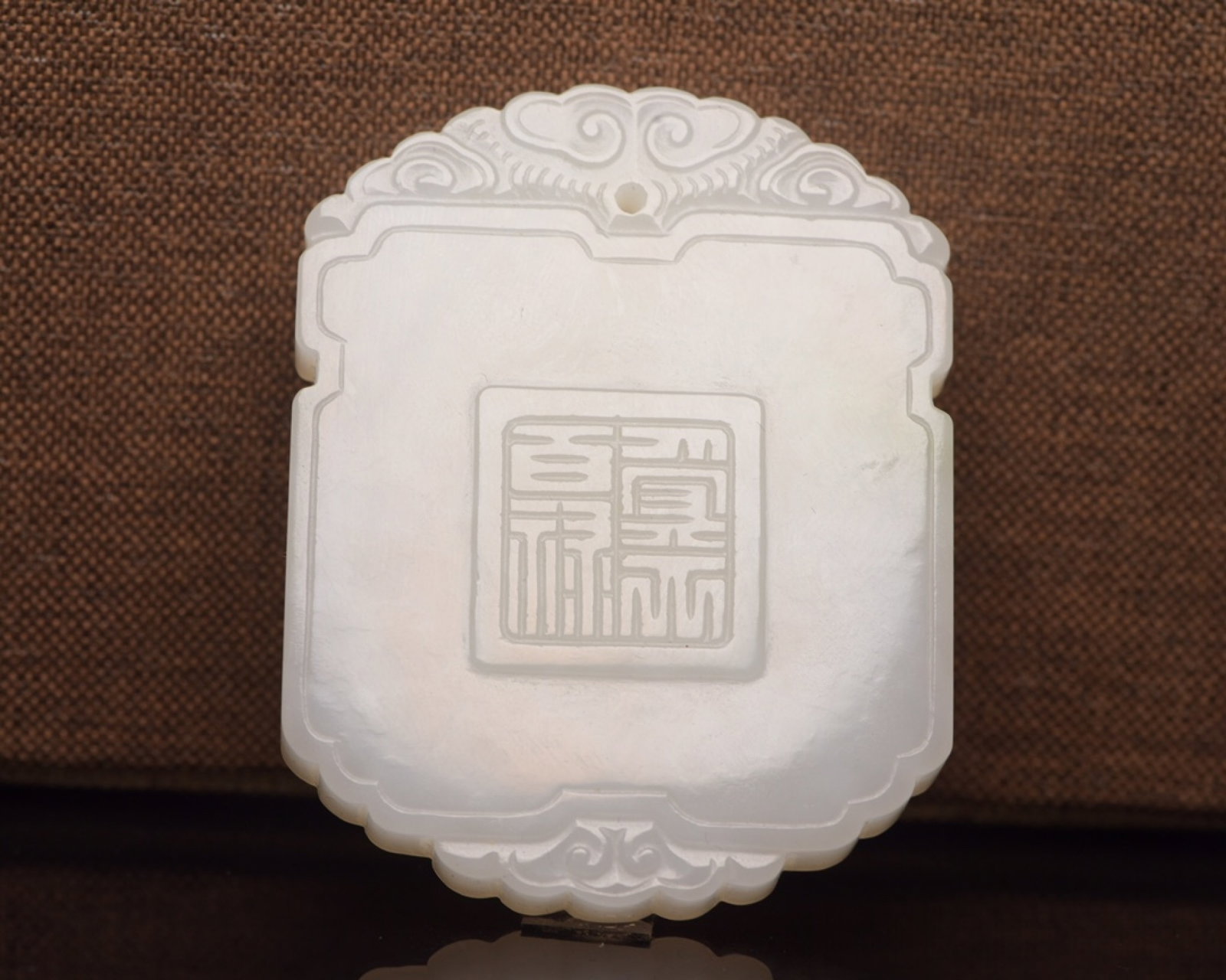 An Exquisite White Jade Beast Pattern Pendant - 2