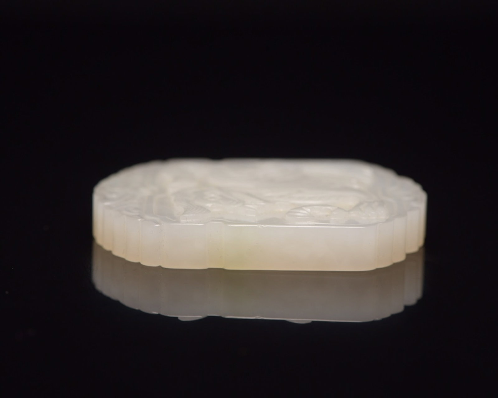 An Exquisite White Jade Beast Pattern Pendant - 3