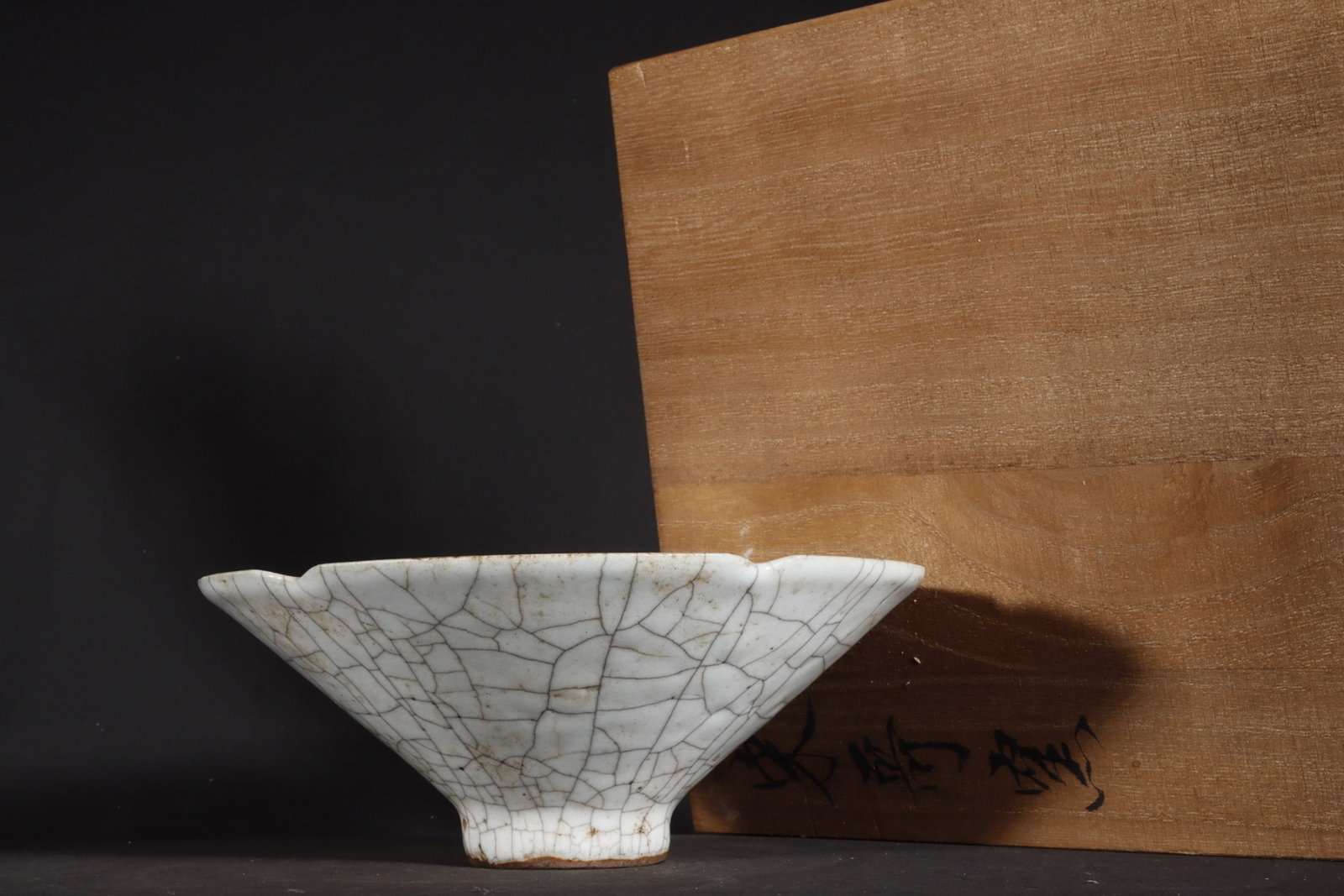 An Exquisite Ge yao White Glazed Cup: An Exquisite Ge yao White Glazed Cup,Song Dynasty,China,Size:2.5inx6.3in 哥窑白釉杯子,中国宋代