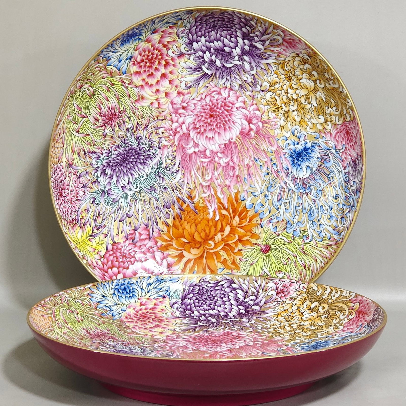 A Pair of Exquisite Ruby Red-Glazed Gold Ground Flower Pattern Plates (1 of 9)