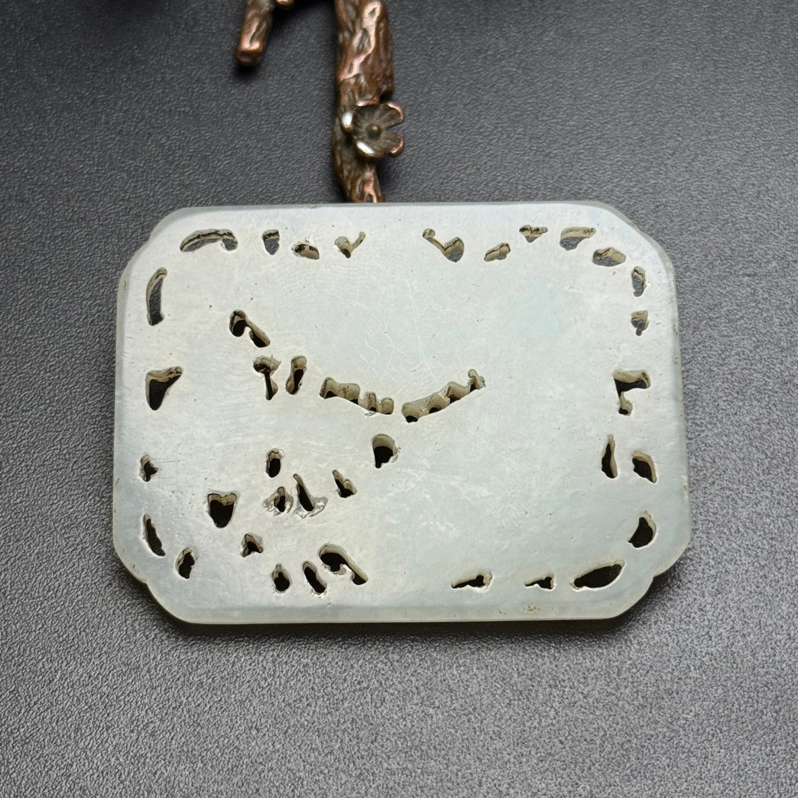 An Exquisite White Jade Dragon Pattern Pendant - 2